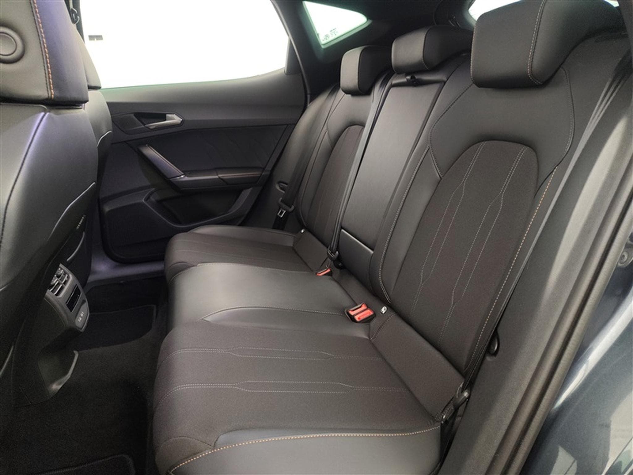 Cupra Formentor 1.4 e-Hybrid 204cv PHEV DSG NAVI / FULL LED / CAMERA / JA 18 (2024) - Photo 13