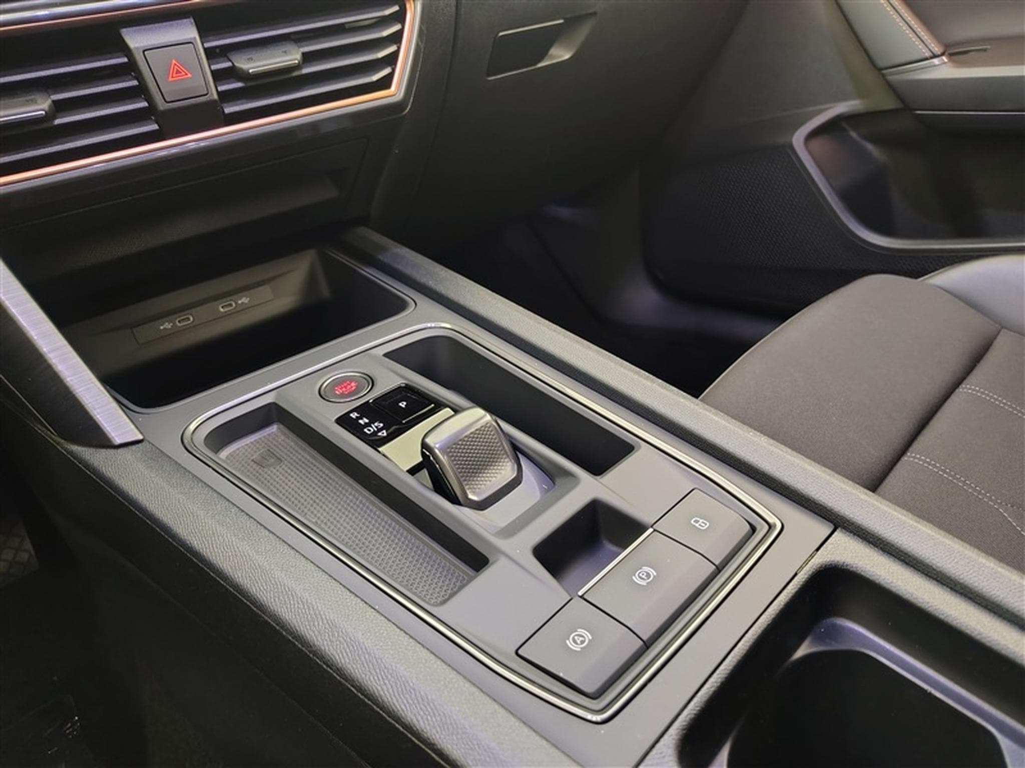 Cupra Formentor 1.4 e-Hybrid 204cv PHEV DSG NAVI / FULL LED / CAMERA / JA 18 (2024) - Photo 12