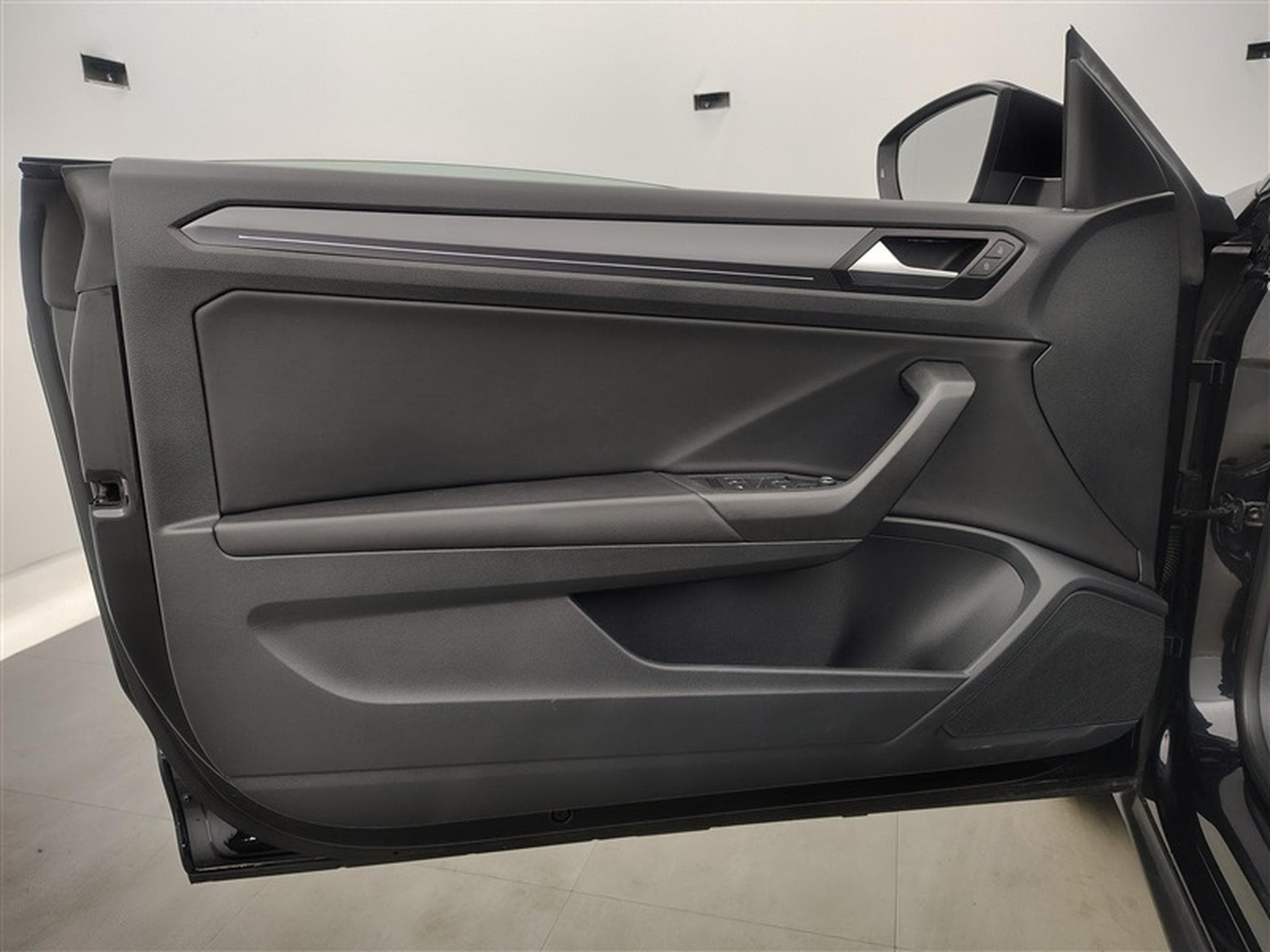 VW T-Roc Cabriolet 1.5 TSI Black Style R-Line *NAVI/FULL LED/CAM/JA* (2021) - Photo 17