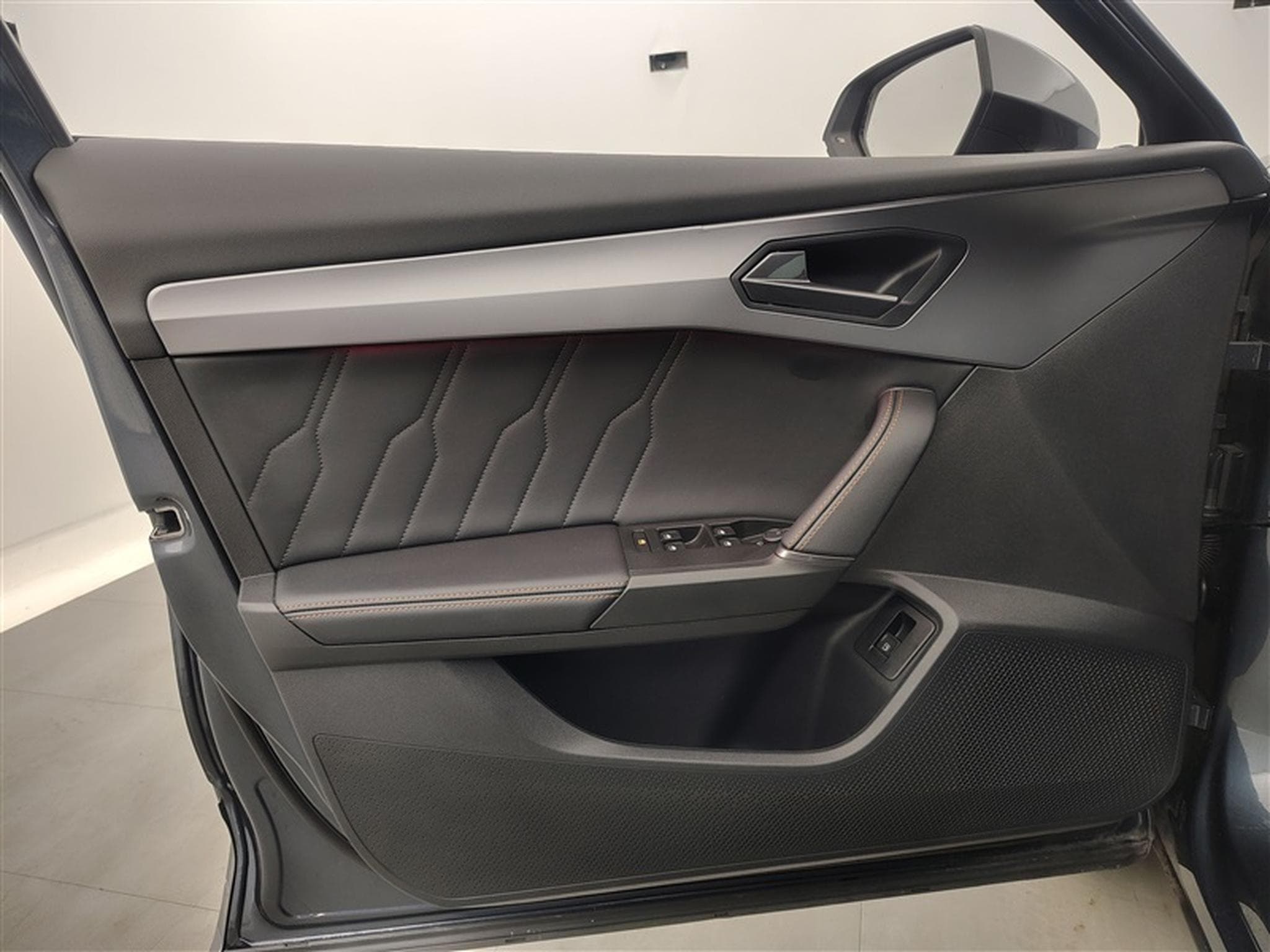 Cupra Formentor 1.4 e-Hybrid 204cv PHEV DSG NAVI / FULL LED / CAMERA / JA 18 (2024) - Photo 17