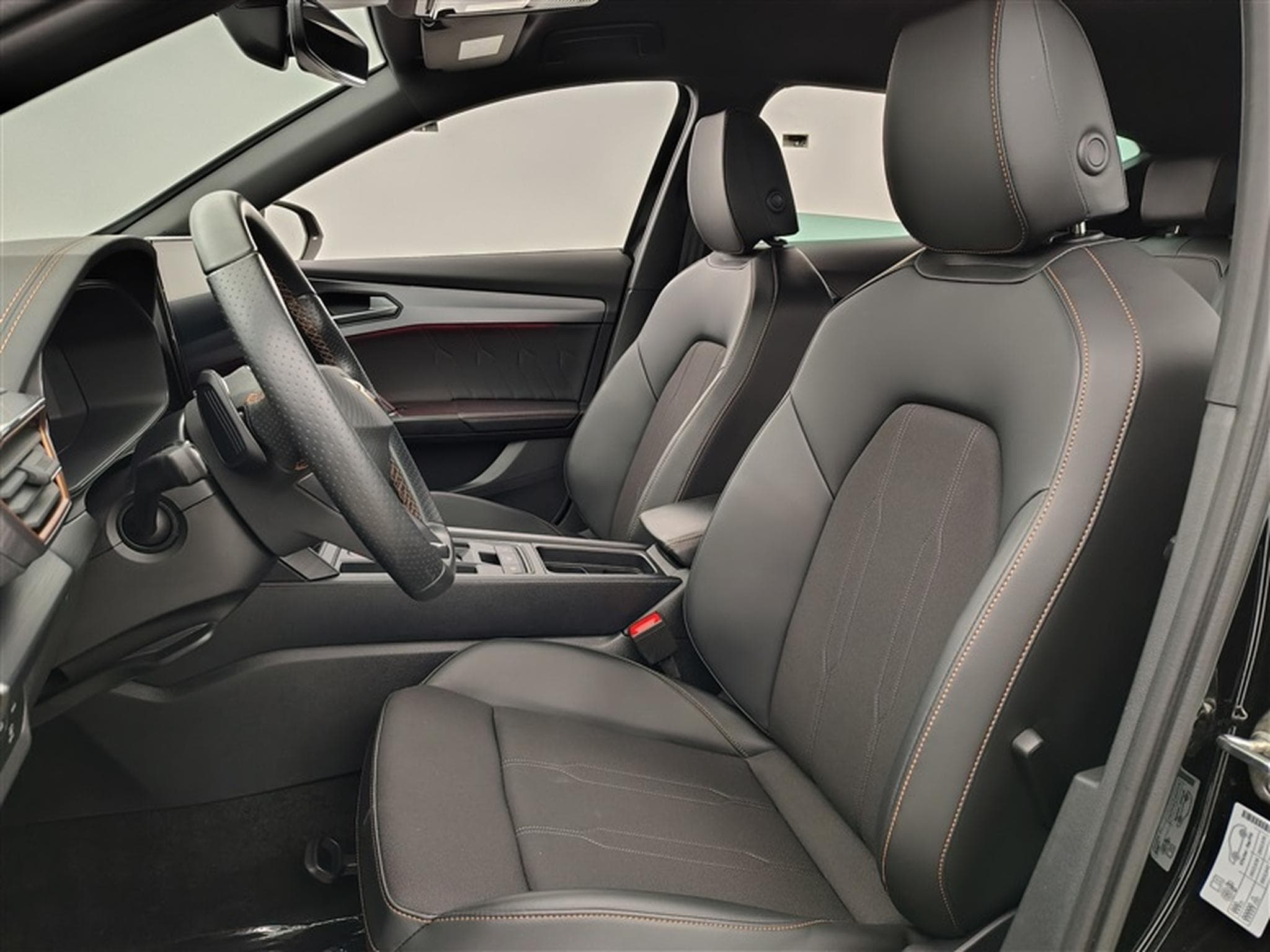 Cupra Formentor 1.4 e-Hybrid 204cv PHEV DSG NAVI / FULL LED / CAMERA / JA 18 (2024) - Photo 7