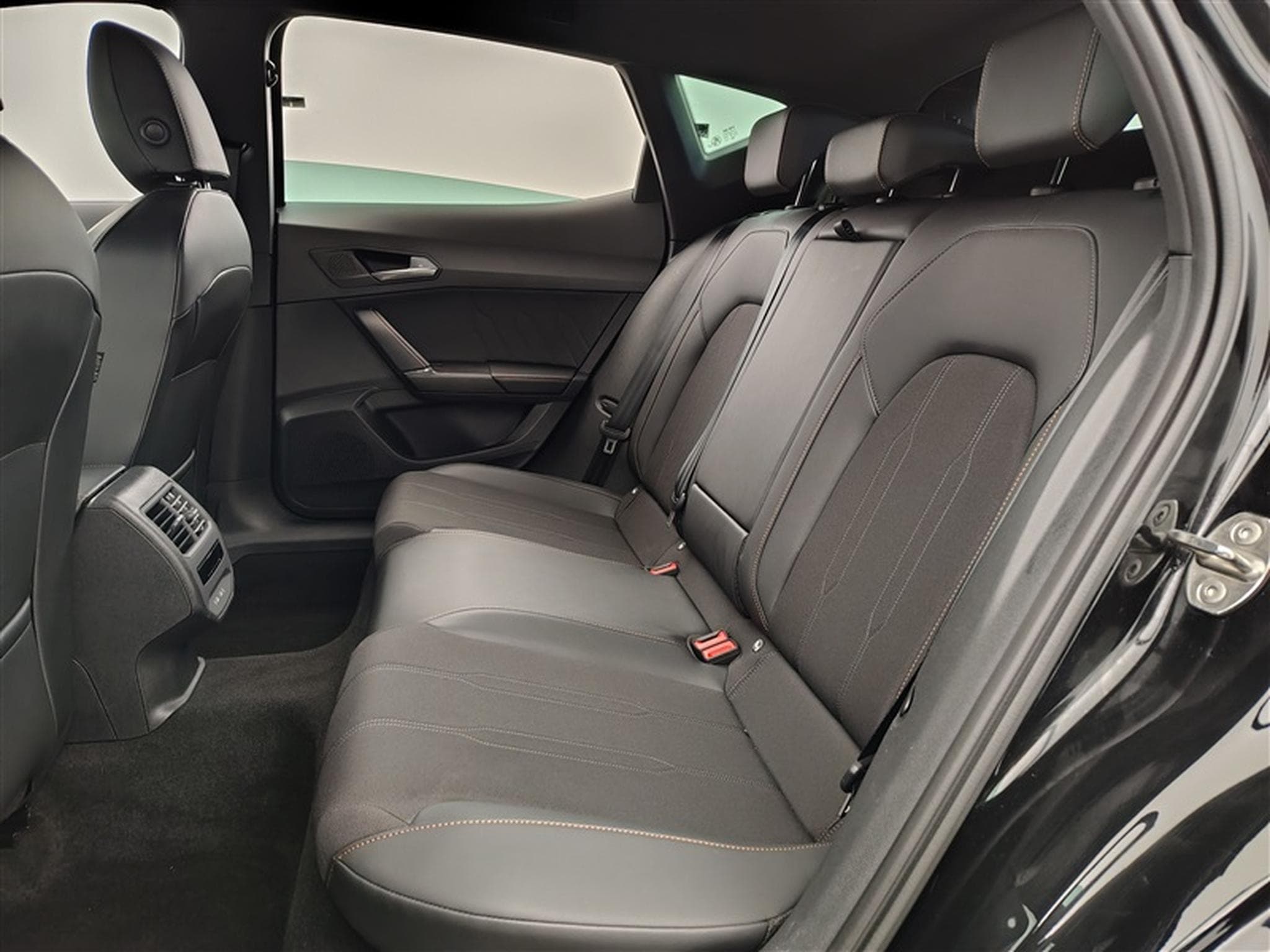 Cupra Formentor 1.4 e-Hybrid 204cv PHEV DSG NAVI / FULL LED / CAMERA / JA 18 (2024) - Photo 13