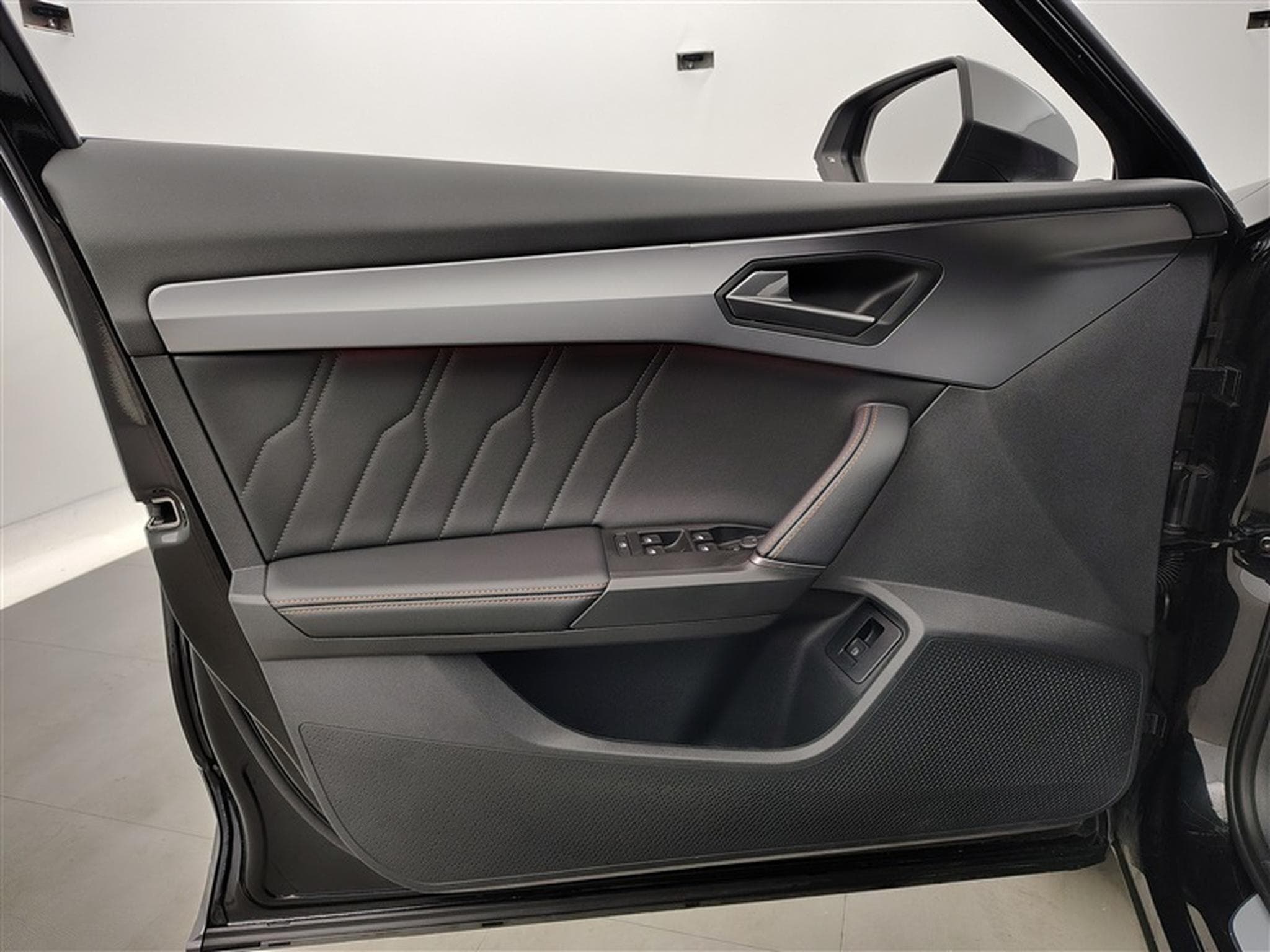 Cupra Formentor 1.4 e-Hybrid 204cv PHEV DSG NAVI / FULL LED / CAMERA / JA 18 (2024) - Photo 16
