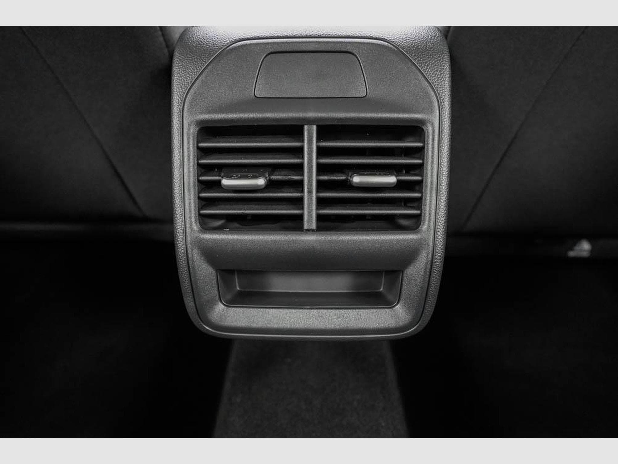VW Passat Variant 1,5 eTSI (2026) - Foto 18