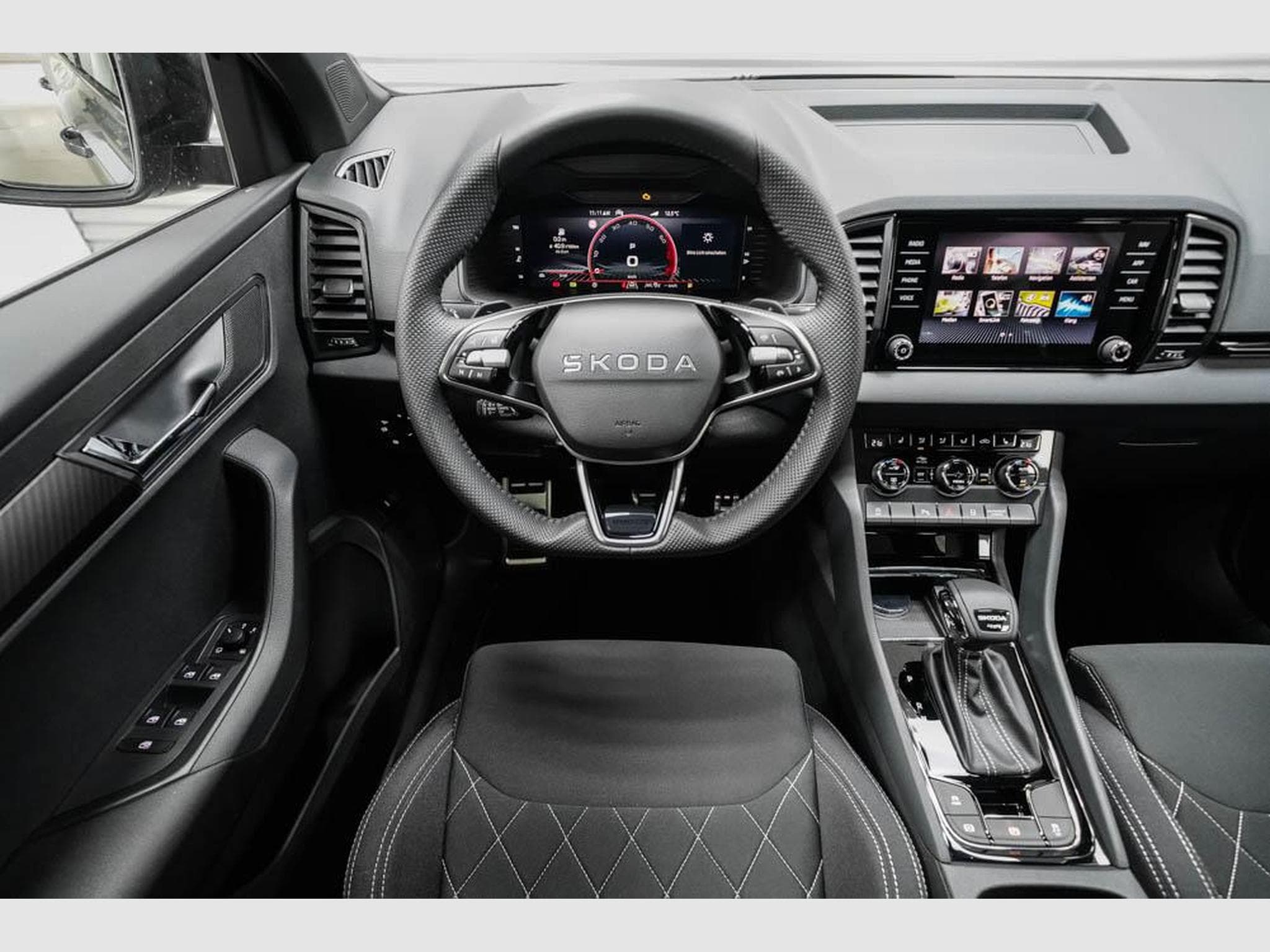 Skoda Karoq 2,0 TSI DSG (2026) - Foto 8