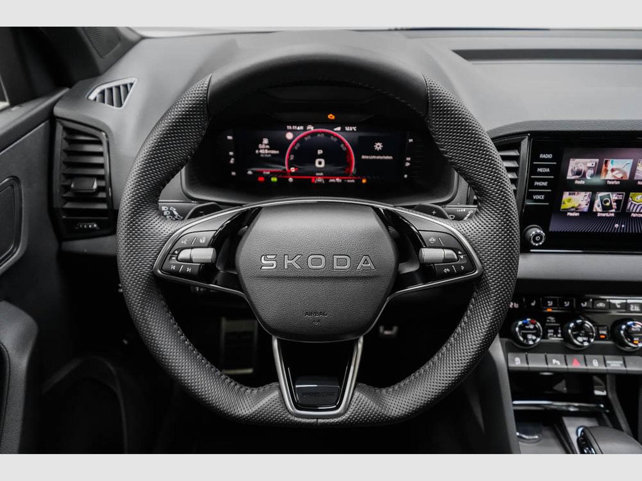 Skoda Karoq 2,0 TSI DSG (2026) - Foto 9
