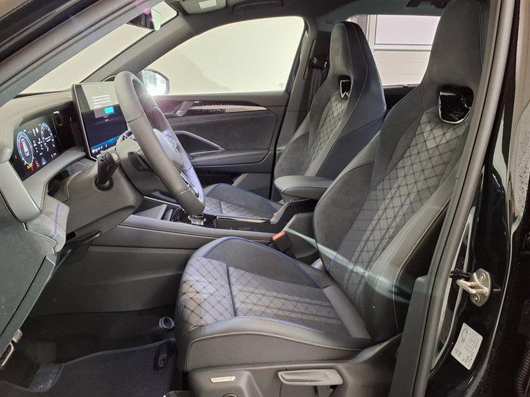 VW Tayron R-Line 2.0 TDI 7-Gang-DSG 4MOTION (2026) - Foto 9