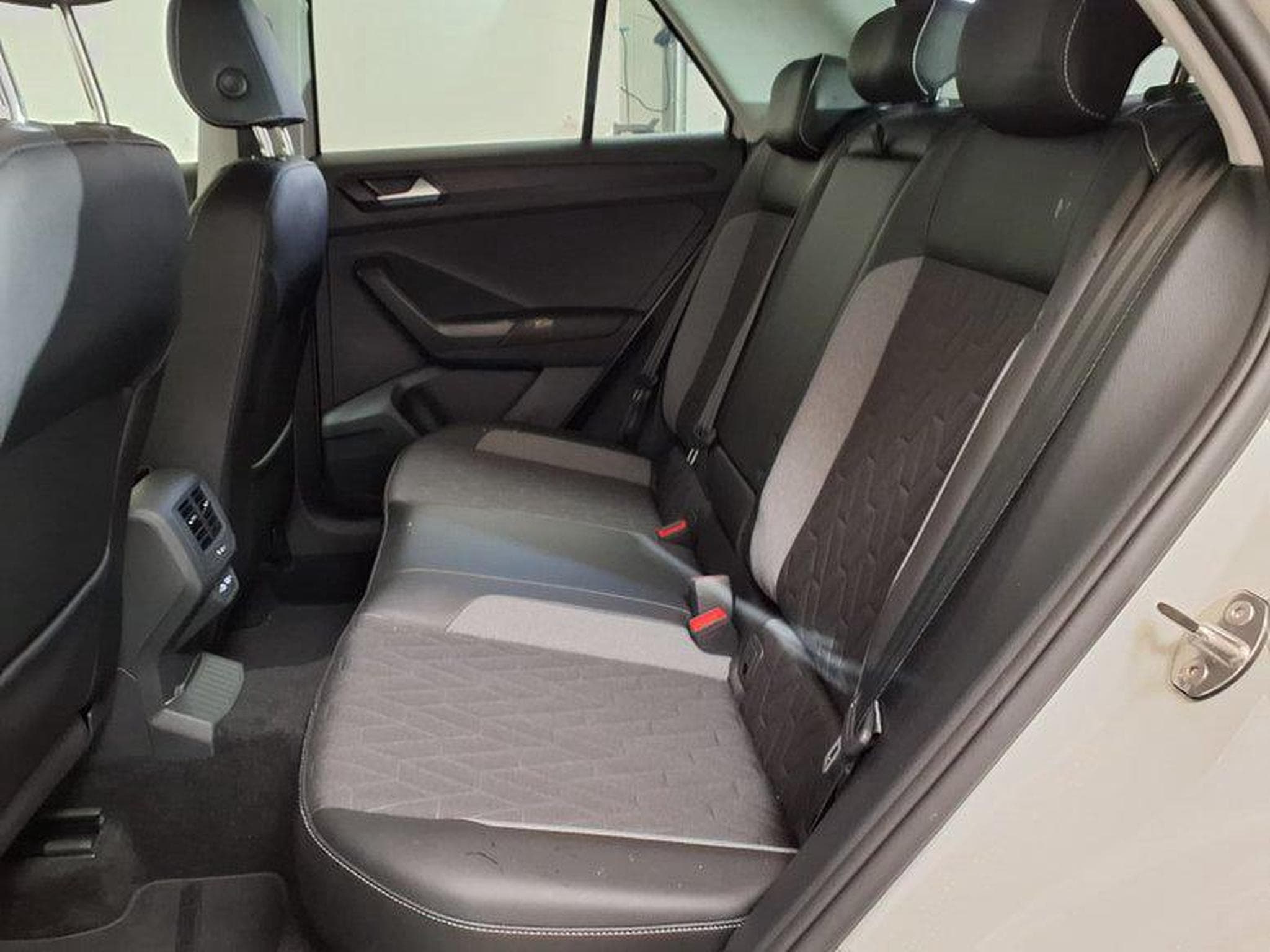 VW T-Roc Life Plus 1.5 TSI 7-Gang-DSG (2025) - Foto 10