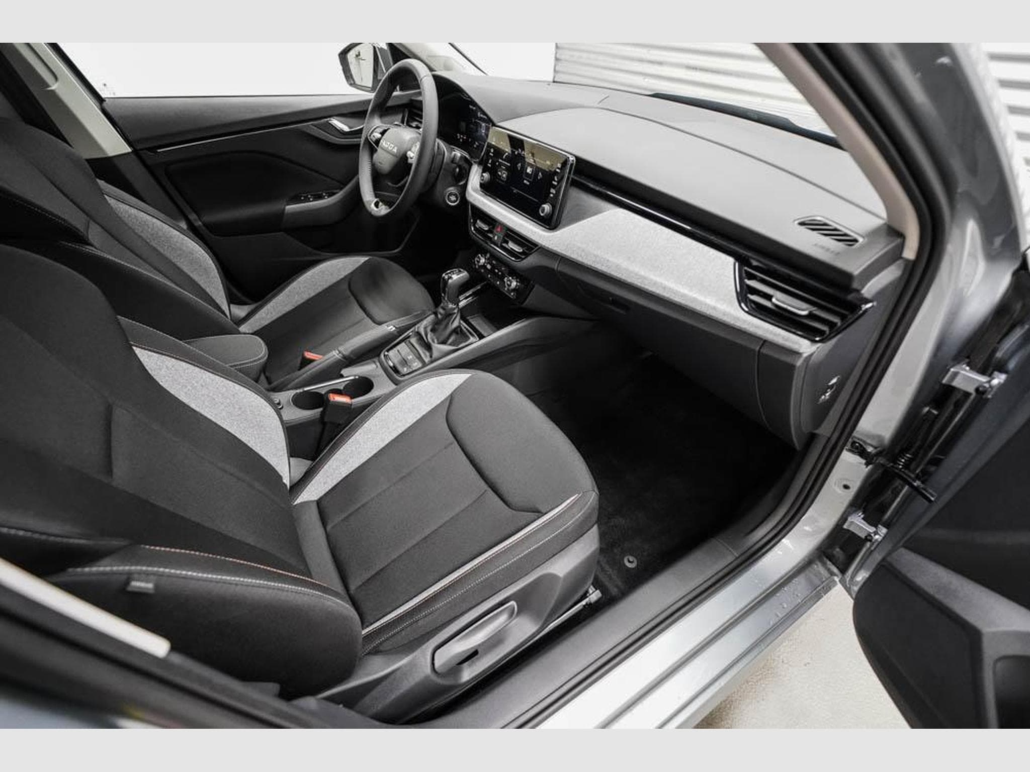 Skoda Kamiq 1,0 TSI DSG (2026) - Foto 19