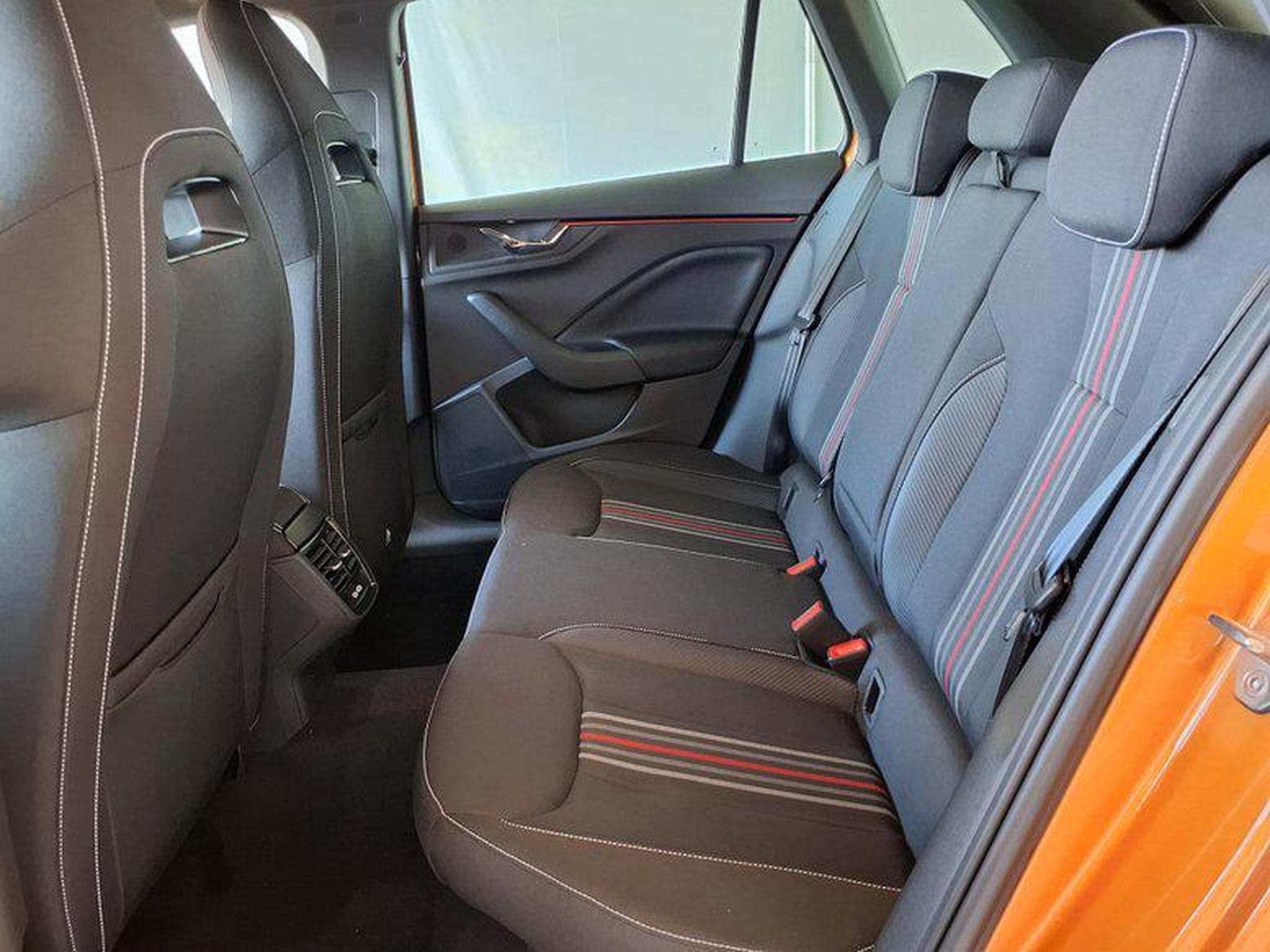 Skoda Kamiq Monte Carlo 1.5 TSI 7-Gang-DSG (2026) - Foto 6