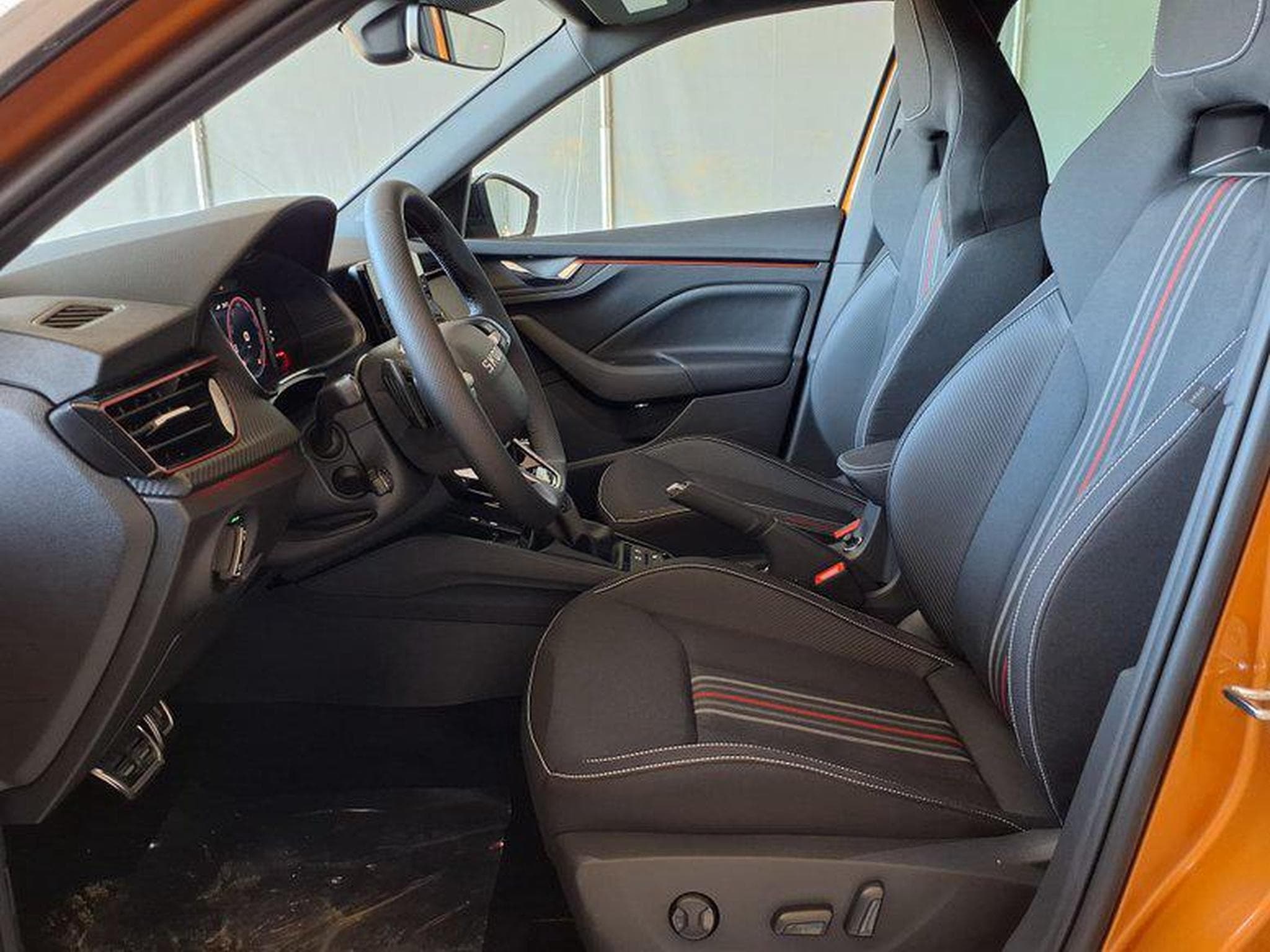 Skoda Kamiq Monte Carlo 1.5 TSI 7-Gang-DSG (2026) - Foto 5