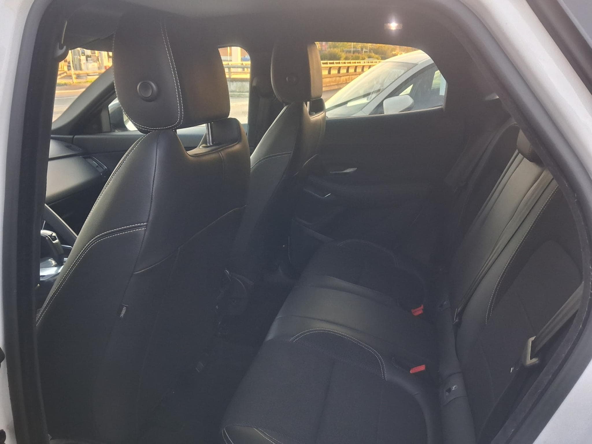 Jaguar E-Pace RDINAMIC (2018) - Photo 10