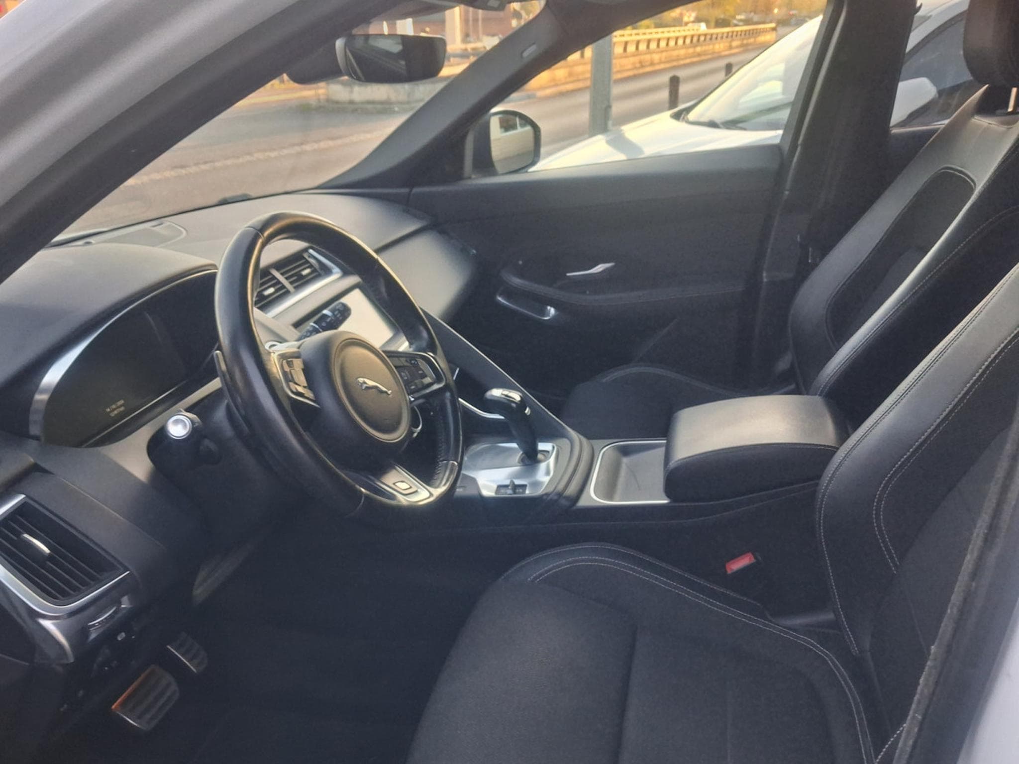 Jaguar E-Pace RDINAMIC (2018) - Photo 9