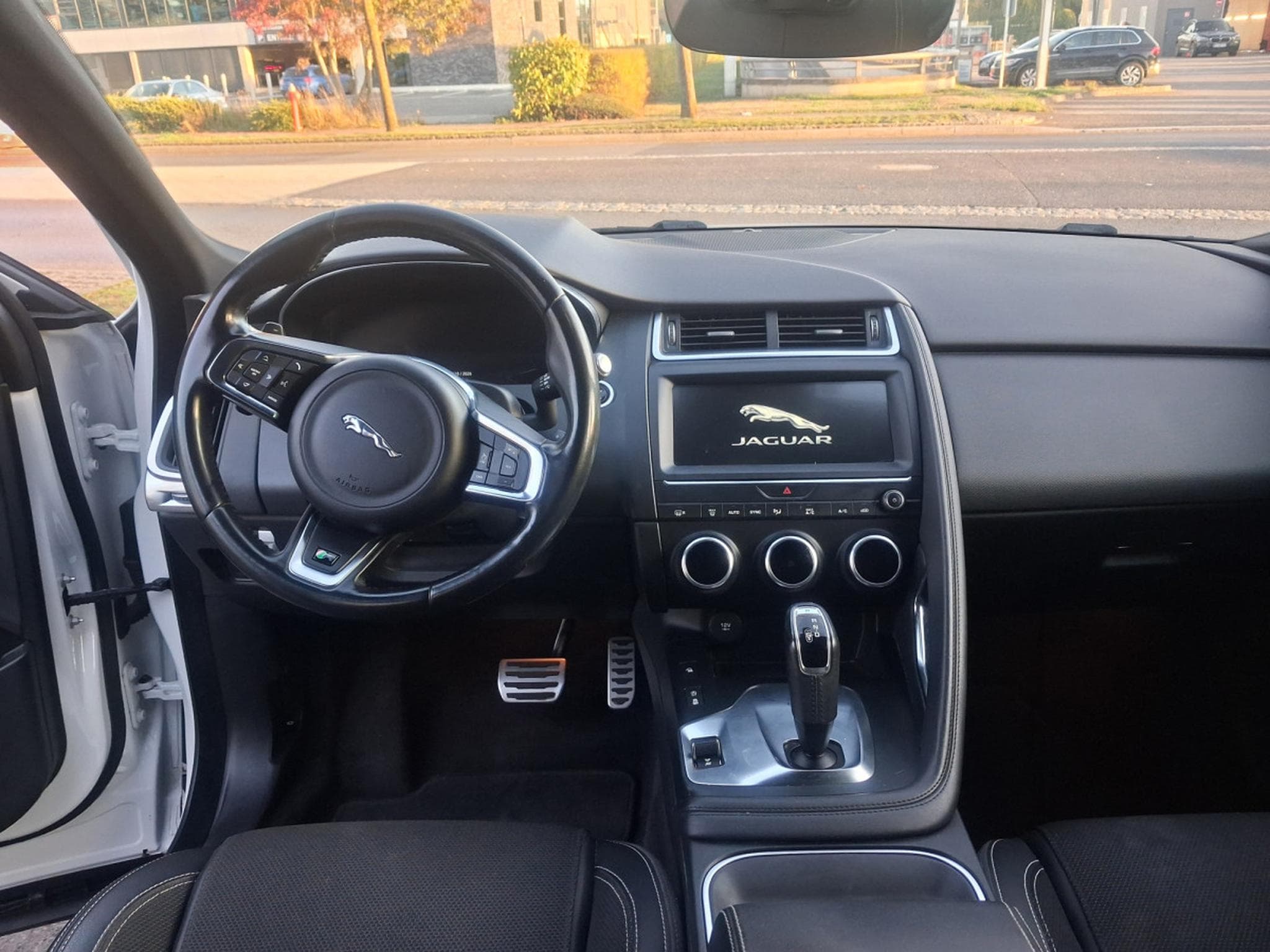 Jaguar E-Pace RDINAMIC (2018) - Photo 12