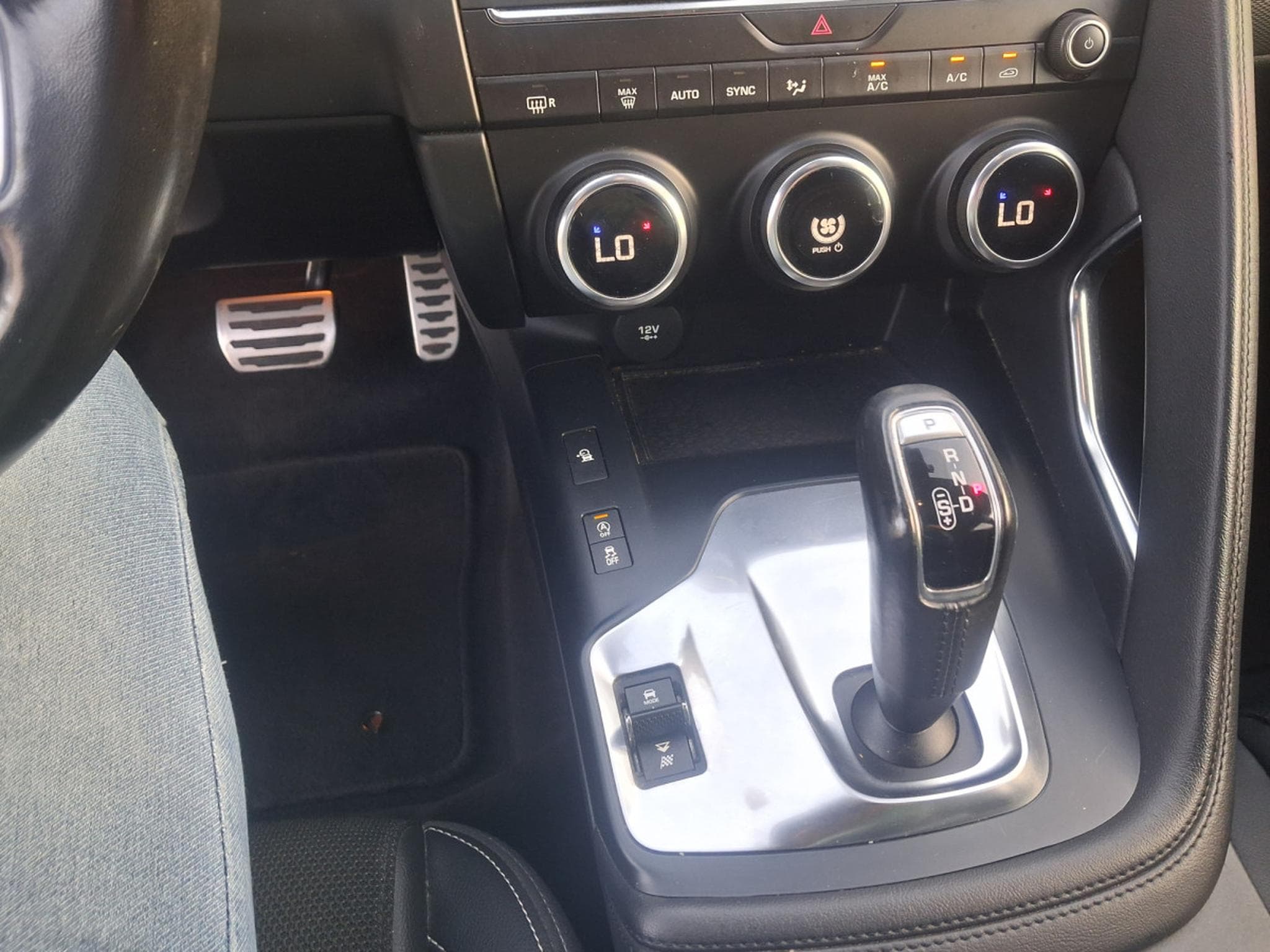 Jaguar E-Pace RDINAMIC (2018) - Photo 15