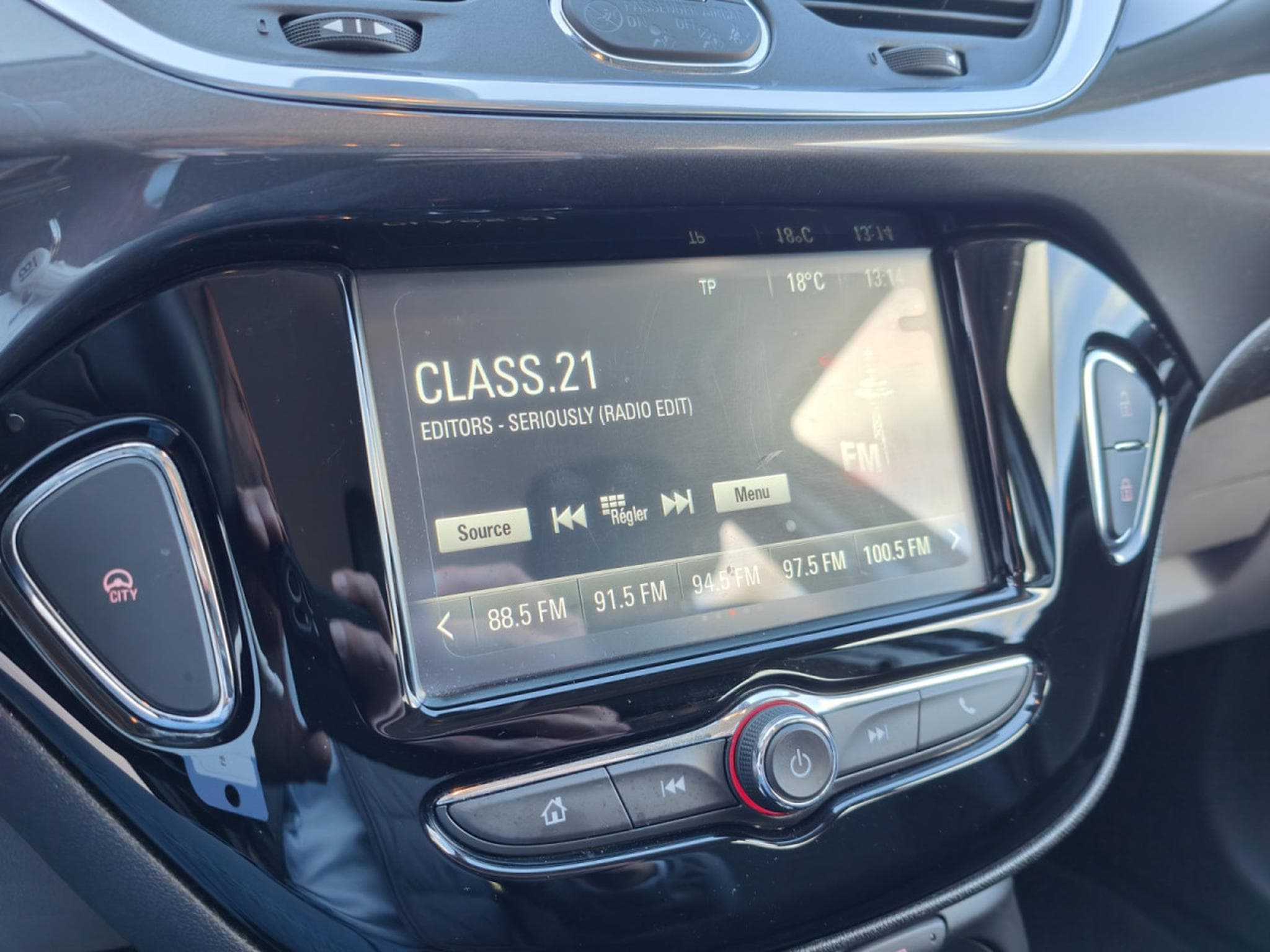 Opel Corsa 1.4i AUTOMATIQUE CLIMATISATION CARPLAY BLUETOOTH (2018) - Photo 16