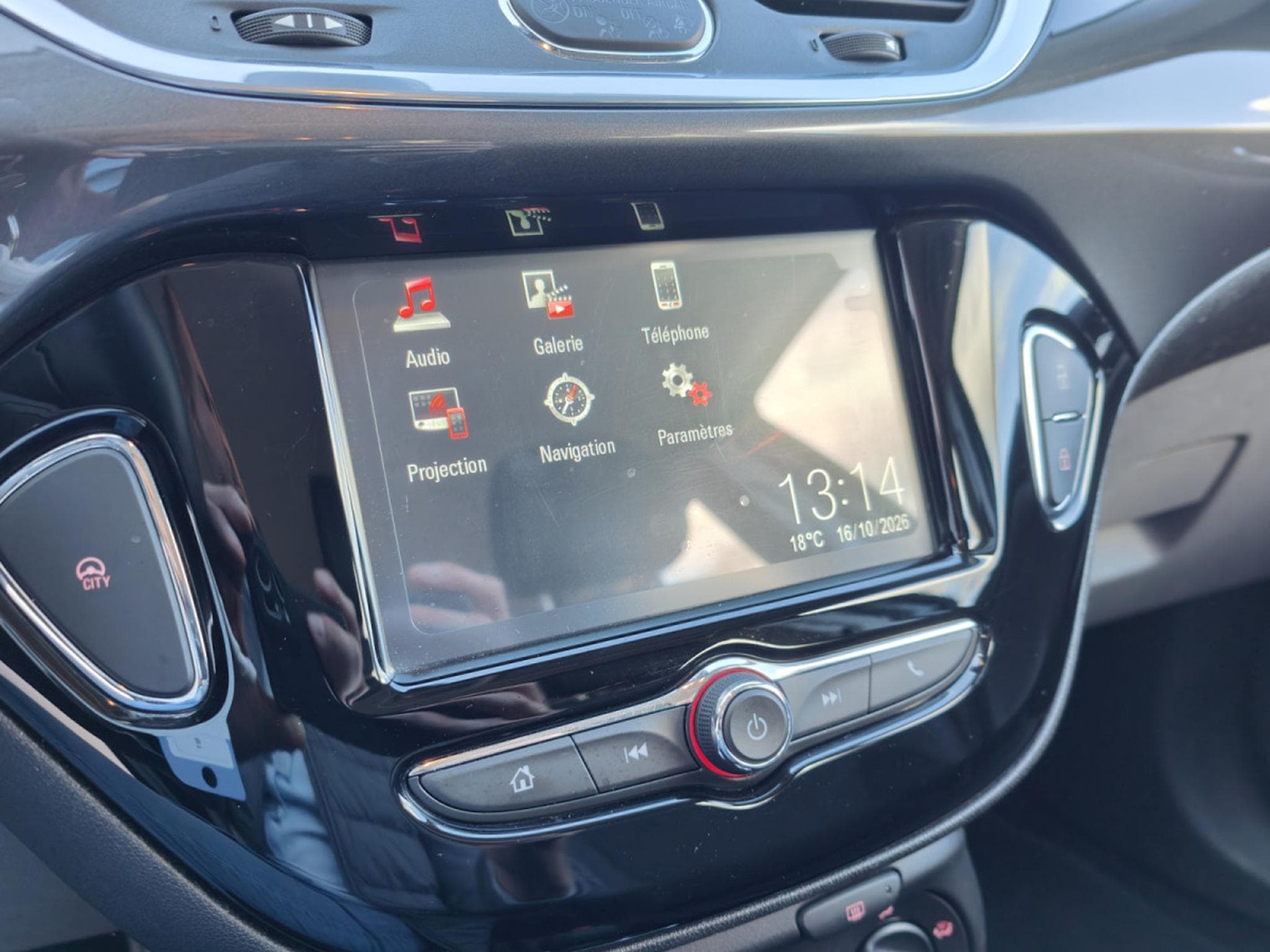 Opel Corsa 1.4i AUTOMATIQUE CLIMATISATION CARPLAY BLUETOOTH (2018) - Photo 18