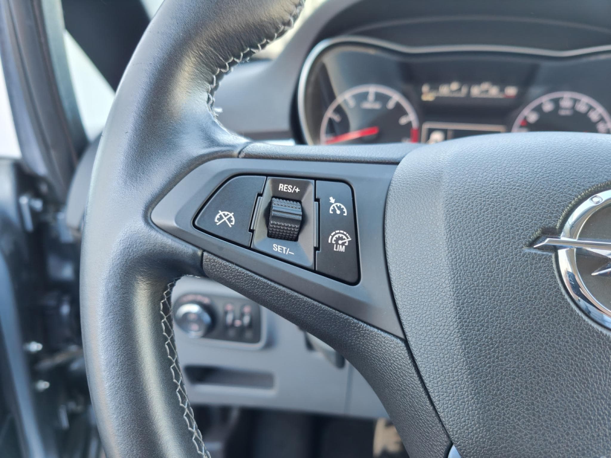 Opel Corsa 1.4i AUTOMATIQUE CLIMATISATION CARPLAY BLUETOOTH (2018) - Photo 20