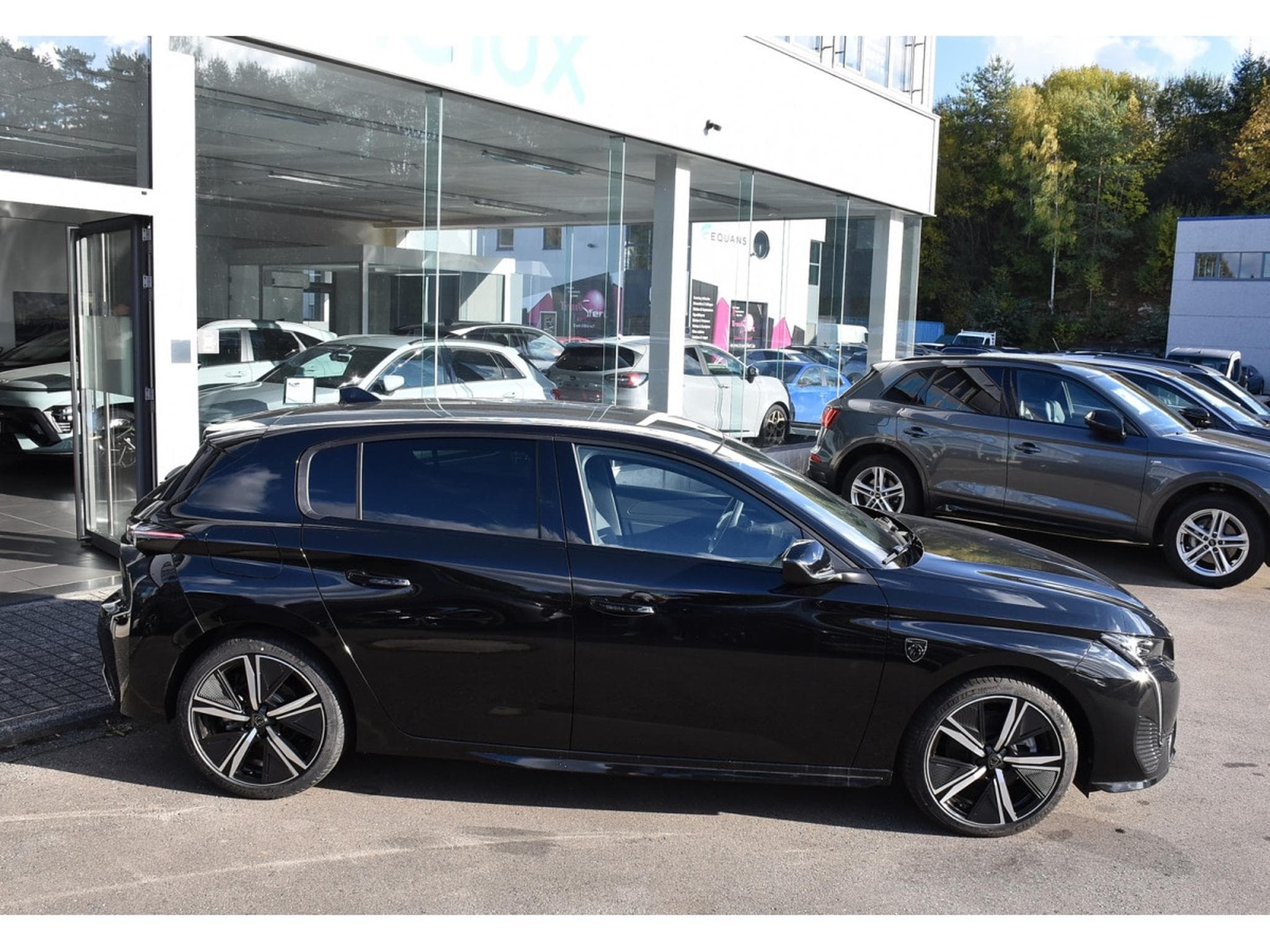 Peugeot 308 1.5 BlueHDI GT EAT8 REGUL GPS LANE CAM NEUVE (2025) - Photo 3