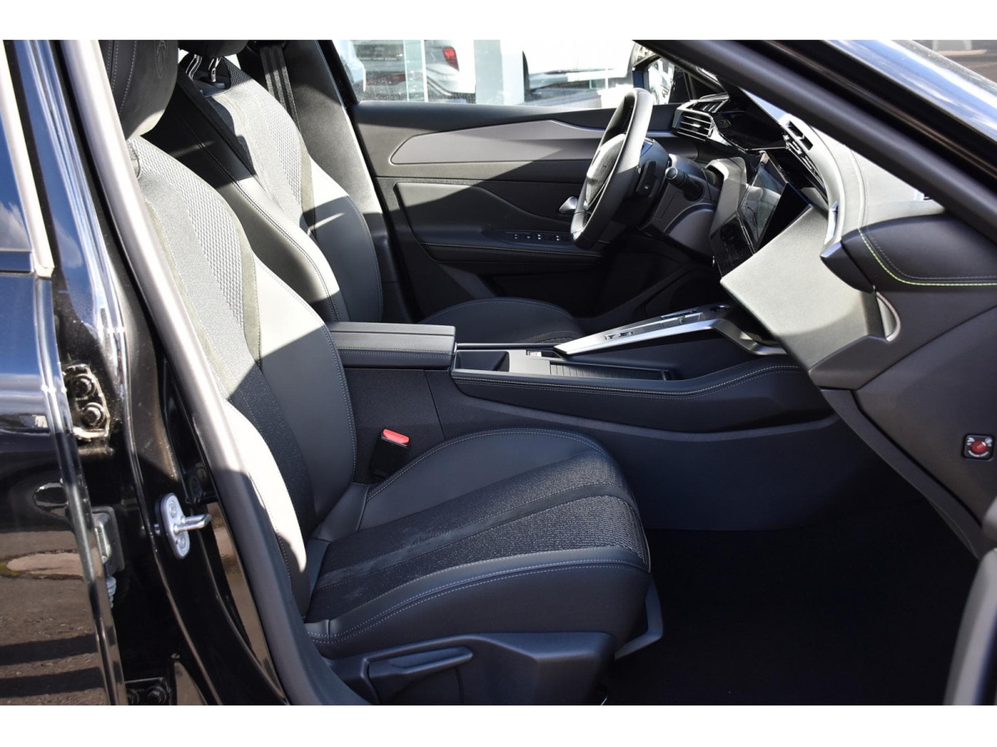 Peugeot 308 1.5 BlueHDI GT EAT8 REGUL GPS LANE CAM NEUVE (2025) - Photo 7