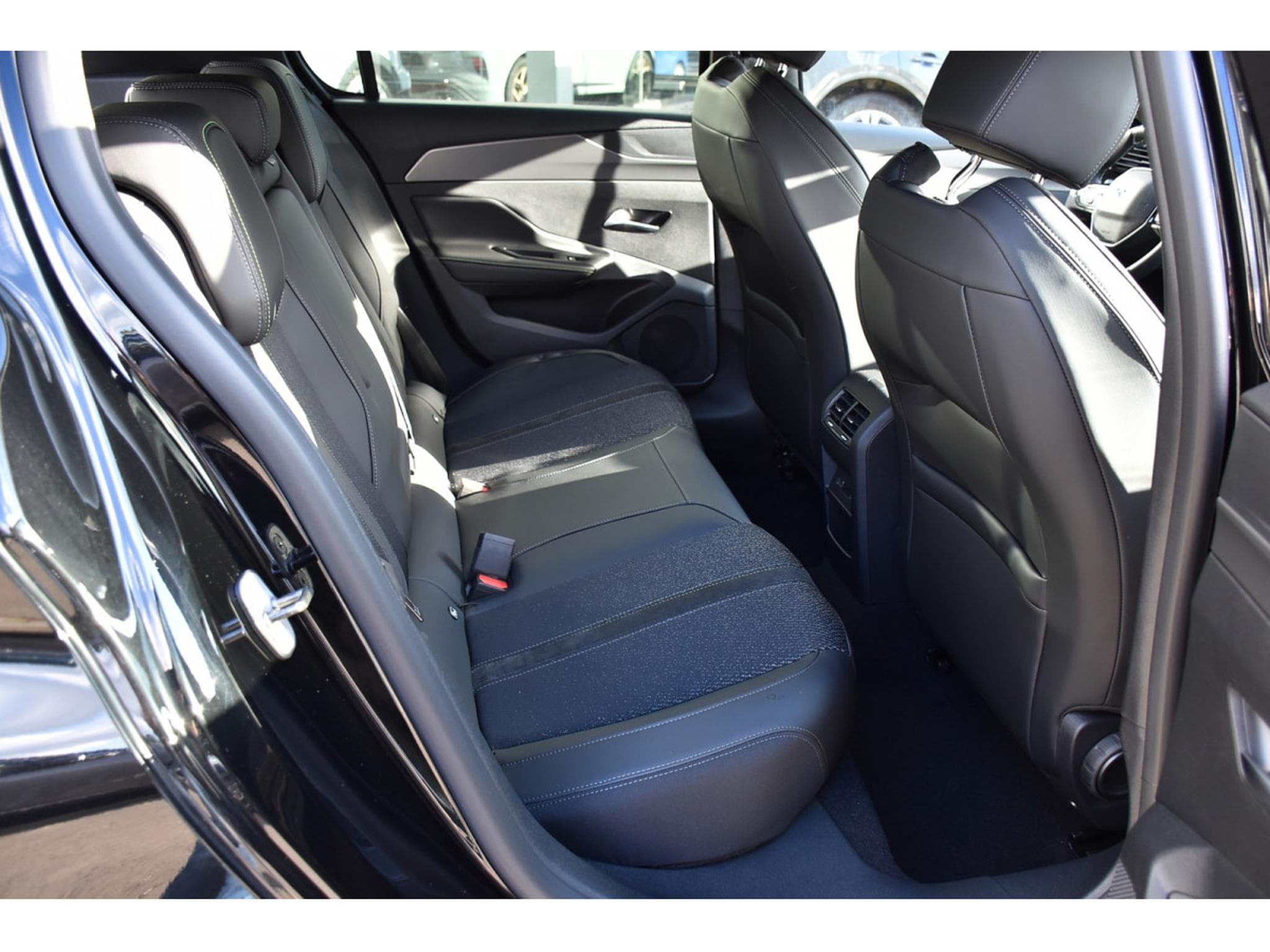 Peugeot 308 1.5 BlueHDI GT EAT8 REGUL GPS LANE CAM NEUVE (2025) - Photo 8