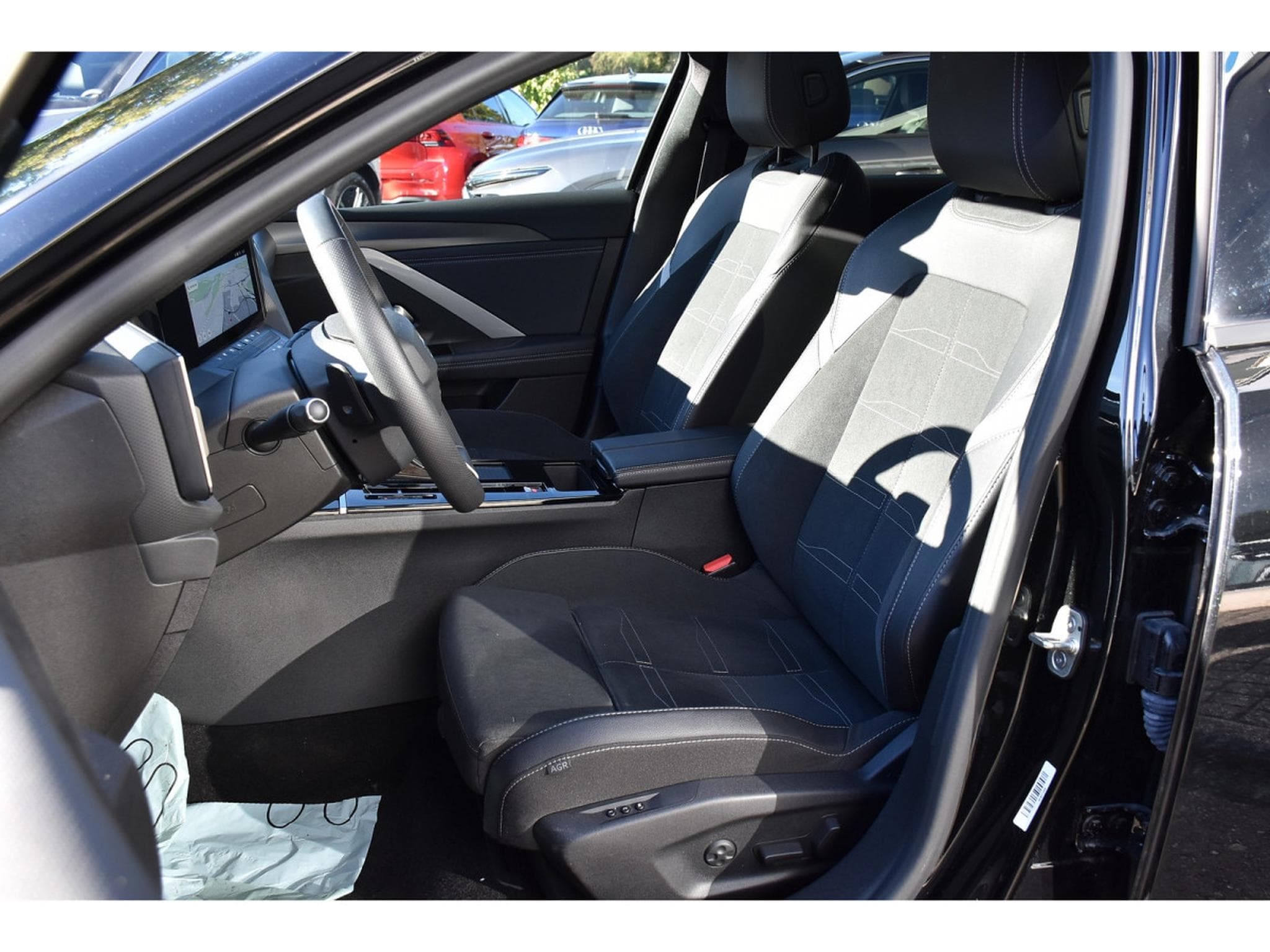 Opel Astra Sports Tourer 1.2 Hybrid 145 GS e-DCT6  MEMO PANO HUD CAM360 (2025) - Photo 6
