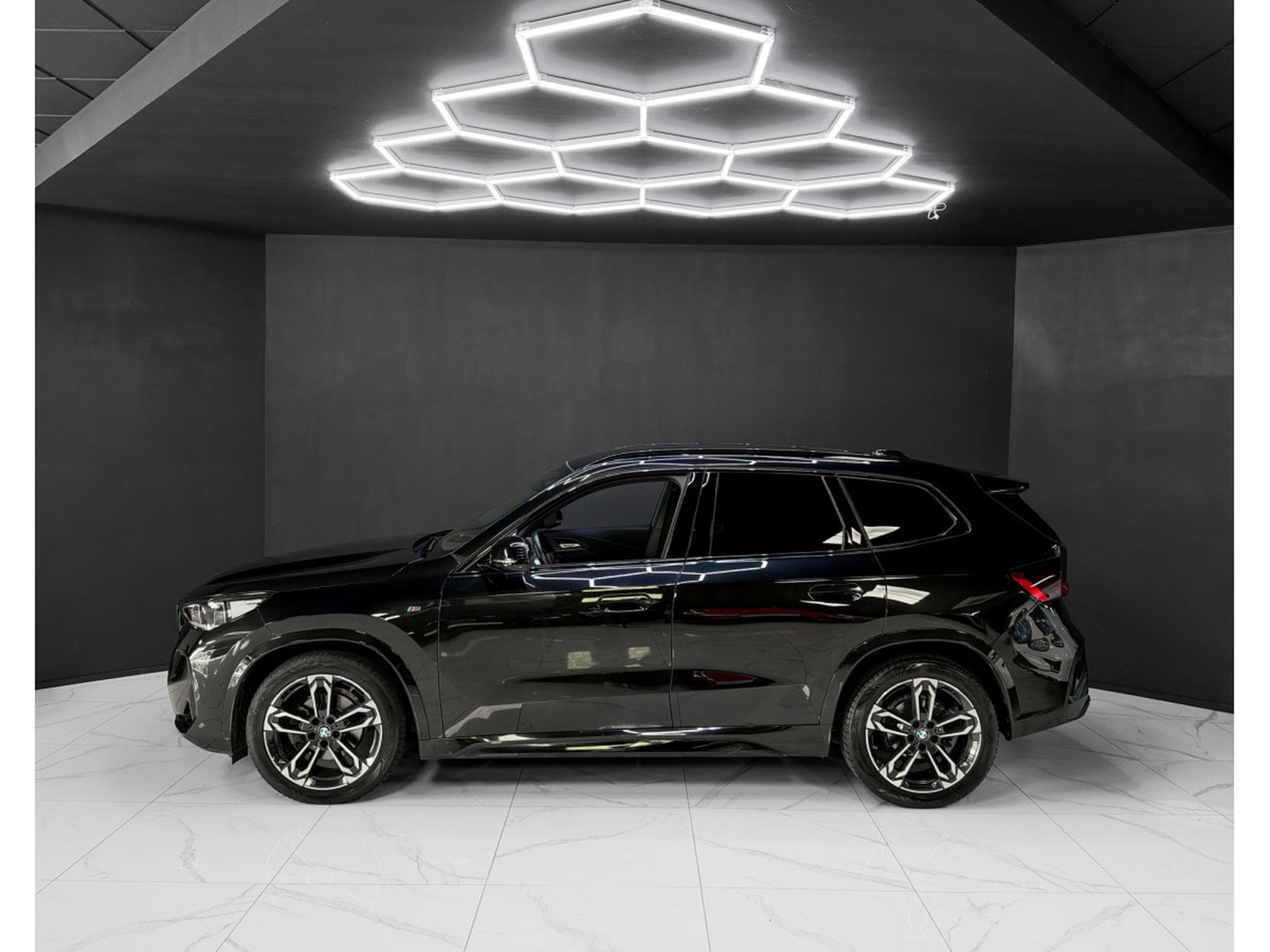 BMW X1 18d sDrive M Sport Pack (2024) - Photo 2
