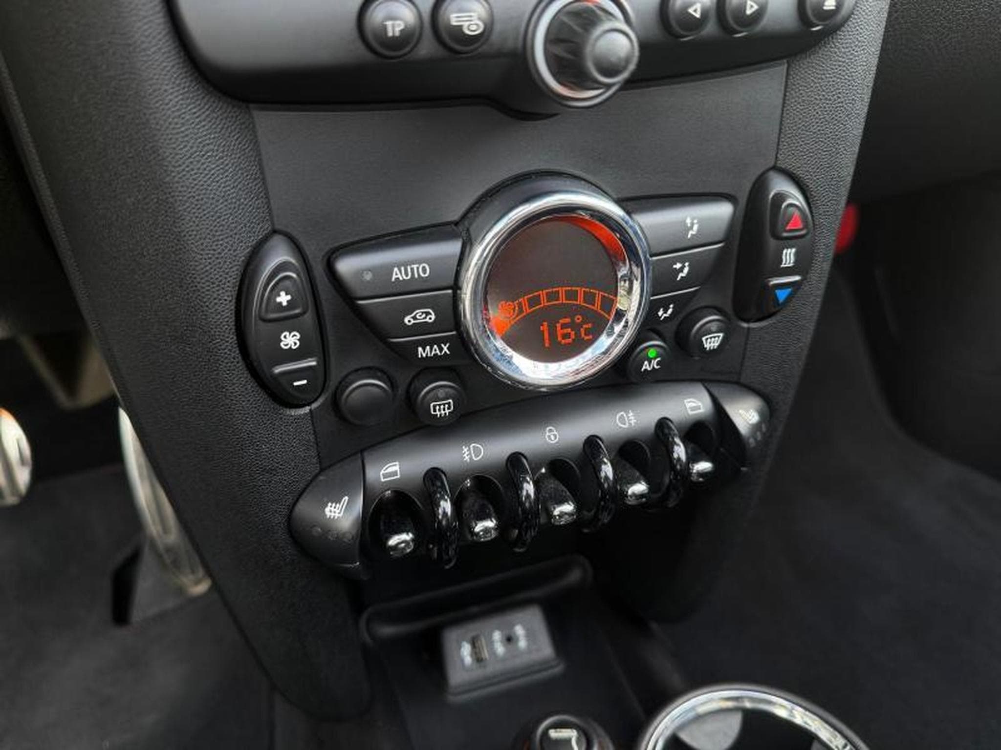MINI Cooper SD Coupé & Roadster Kit JCW 2.0L 136ch/Sièges chauffants/GPS (2014) - Photo 6
