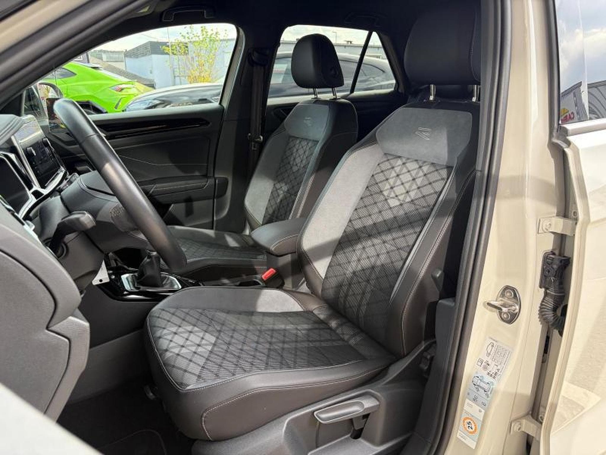VW T-Roc R-Line 1.0 110ch/Sièges chauffants/Led/Gps (2024) - Foto 9