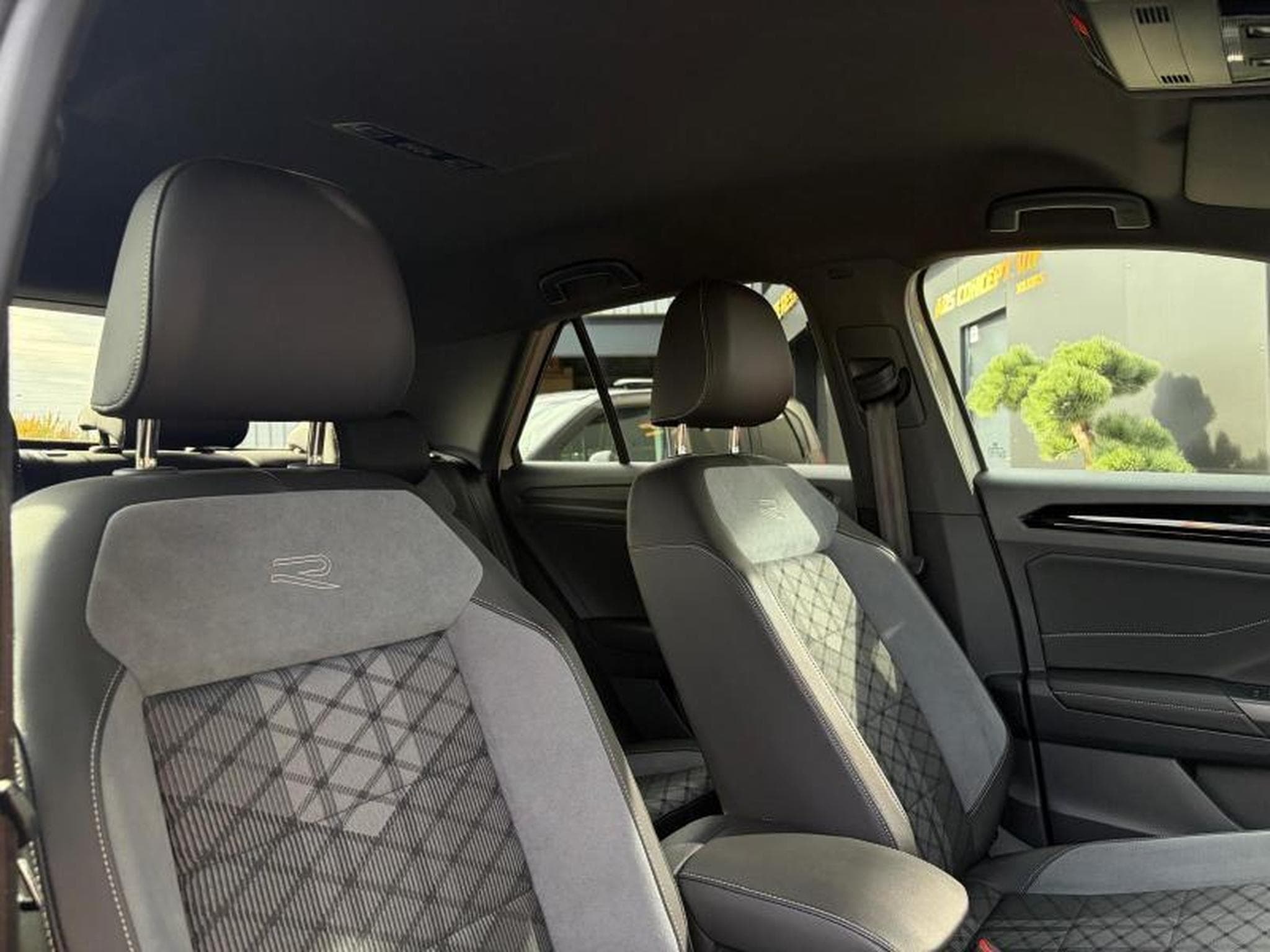 VW T-Roc R-Line 1.0 110ch/Sièges chauffants/Led/Gps (2024) - Foto 10