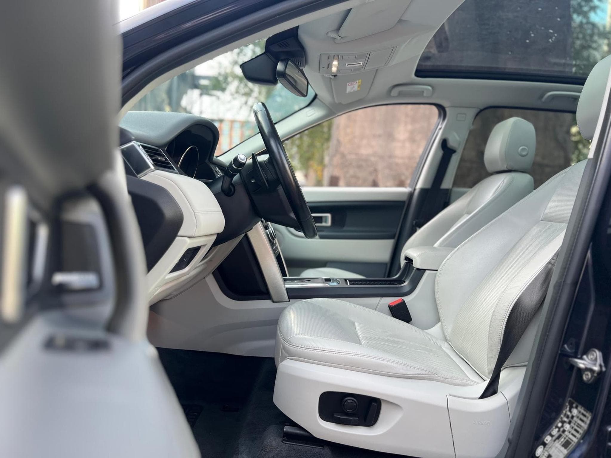 Land-Rover Discovery Sport AUTOMATIQUE / DIESEL / 4X4 (2019) - Foto 12