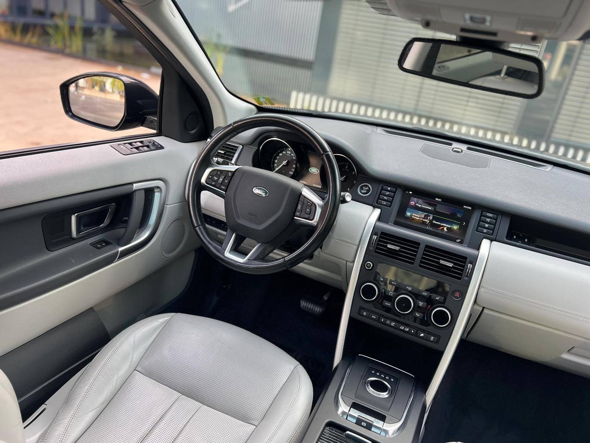 Land-Rover Discovery Sport AUTOMATIQUE / DIESEL / 4X4 (2019) - Foto 10