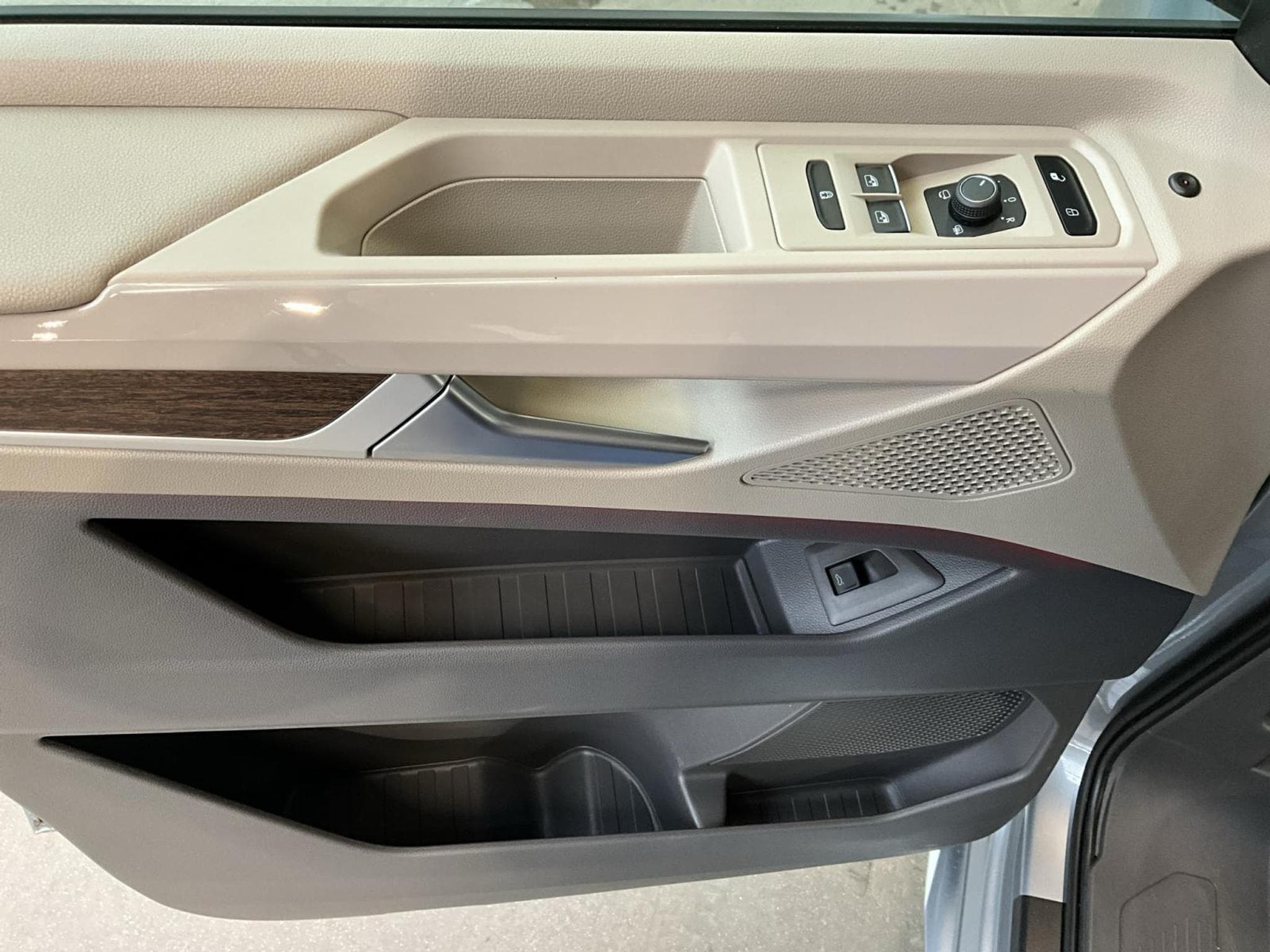 VW T7 Style+DSG+7sitze+LM19+Pano (2025) - Photo 14