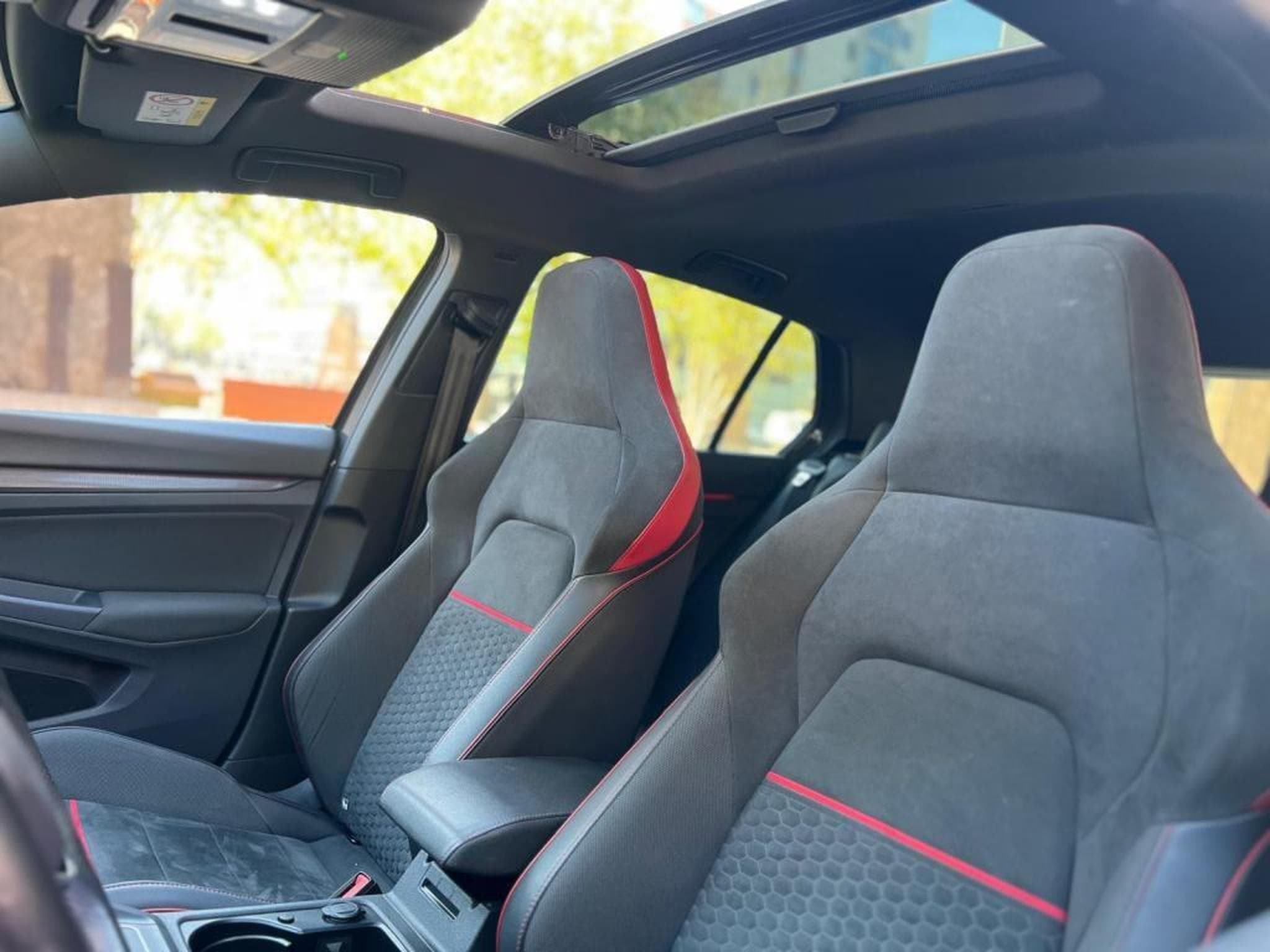 VW Golf VIII GTI Club Sport / 300 PS / Toit Ouvrant / Automatique / (2022) - Foto 16