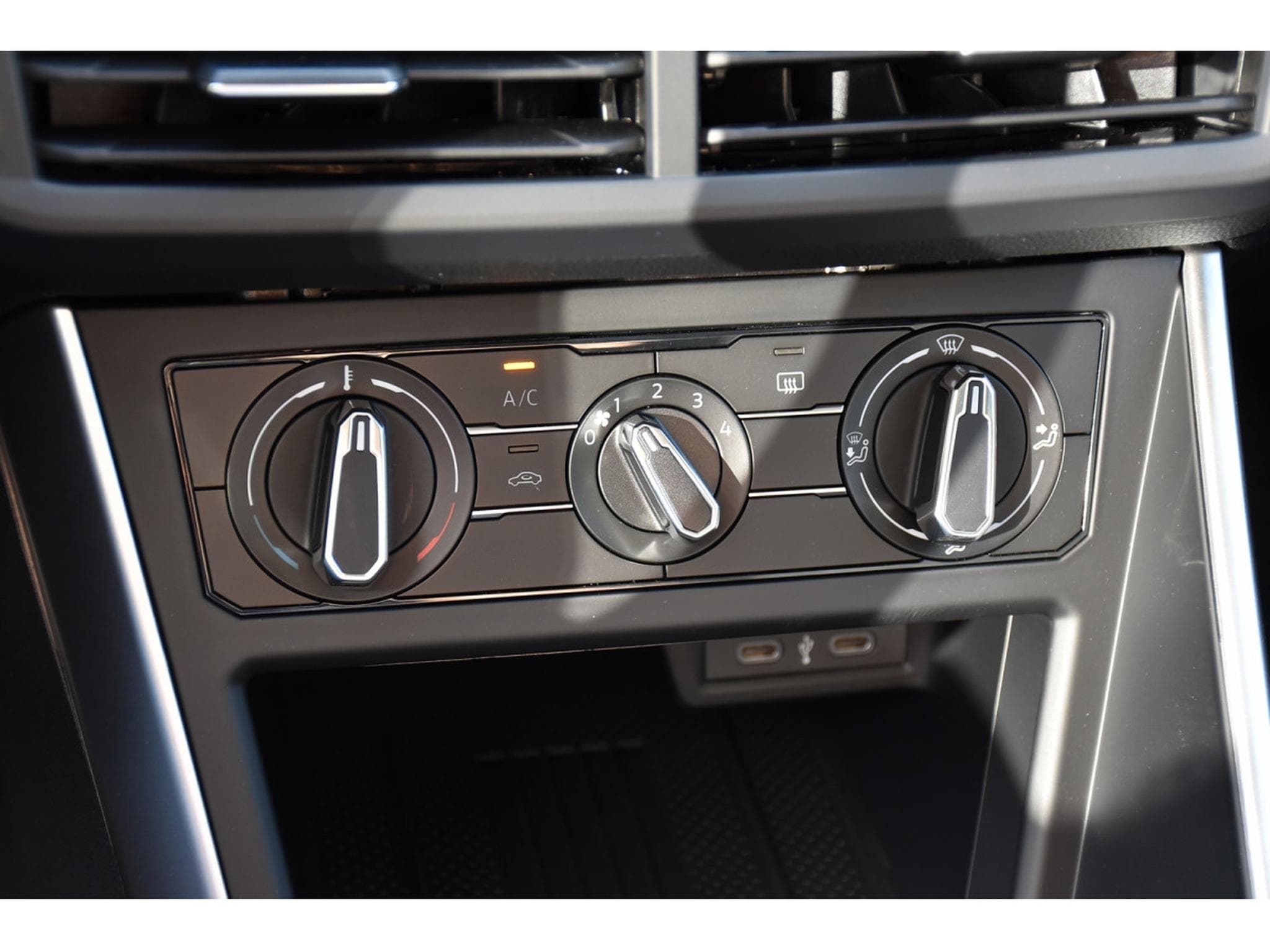 VW Taigo 1.0 TSi Life DSG APP-CONNECT LANE NEUF (2026) - Photo 15
