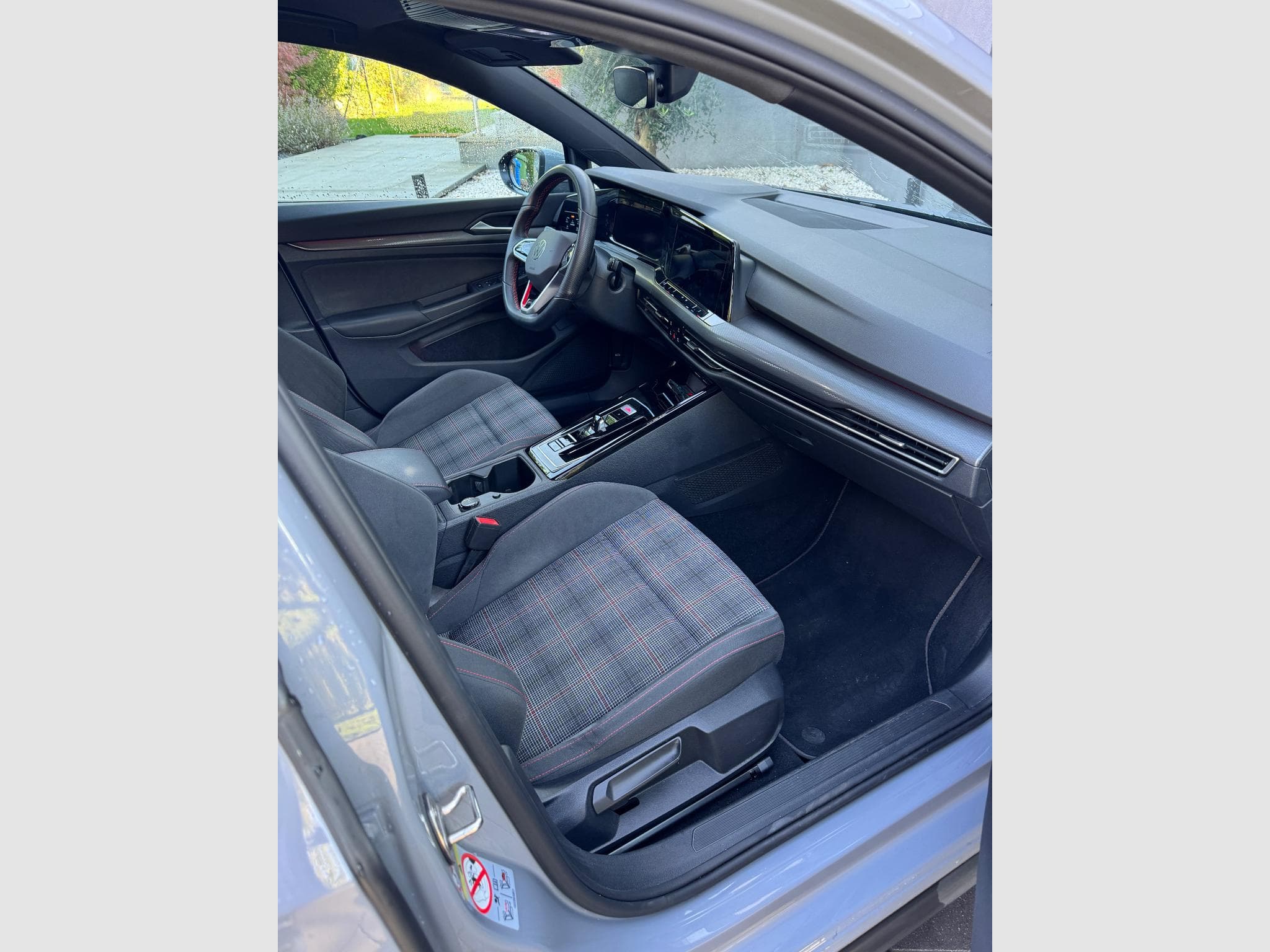 VW Golf VIII GTI (2023) - Photo 6