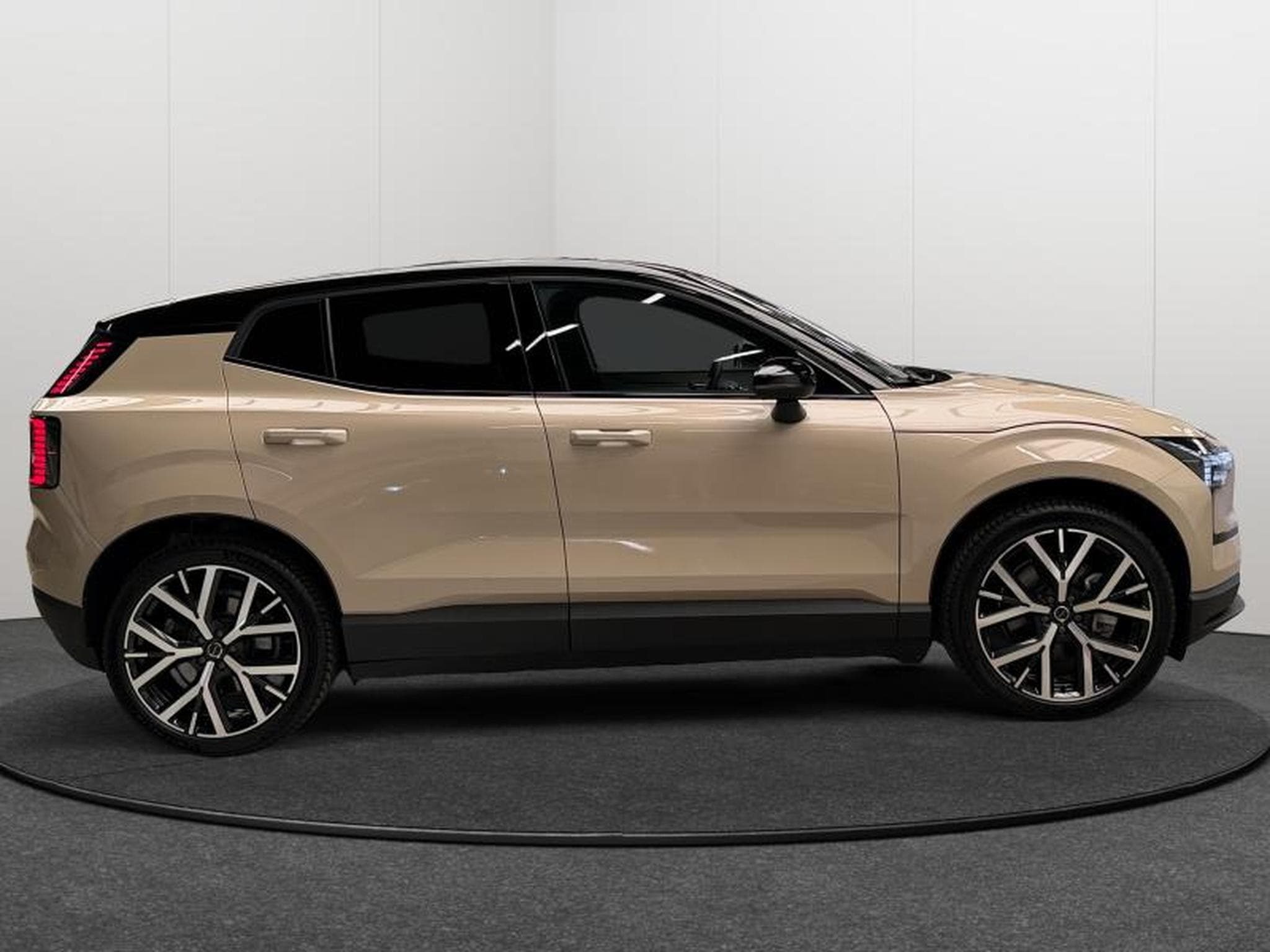 Volvo EX30 Plus BLACK EDITION P5 Long Range / Électrique 2026 (2025) - Photo 6