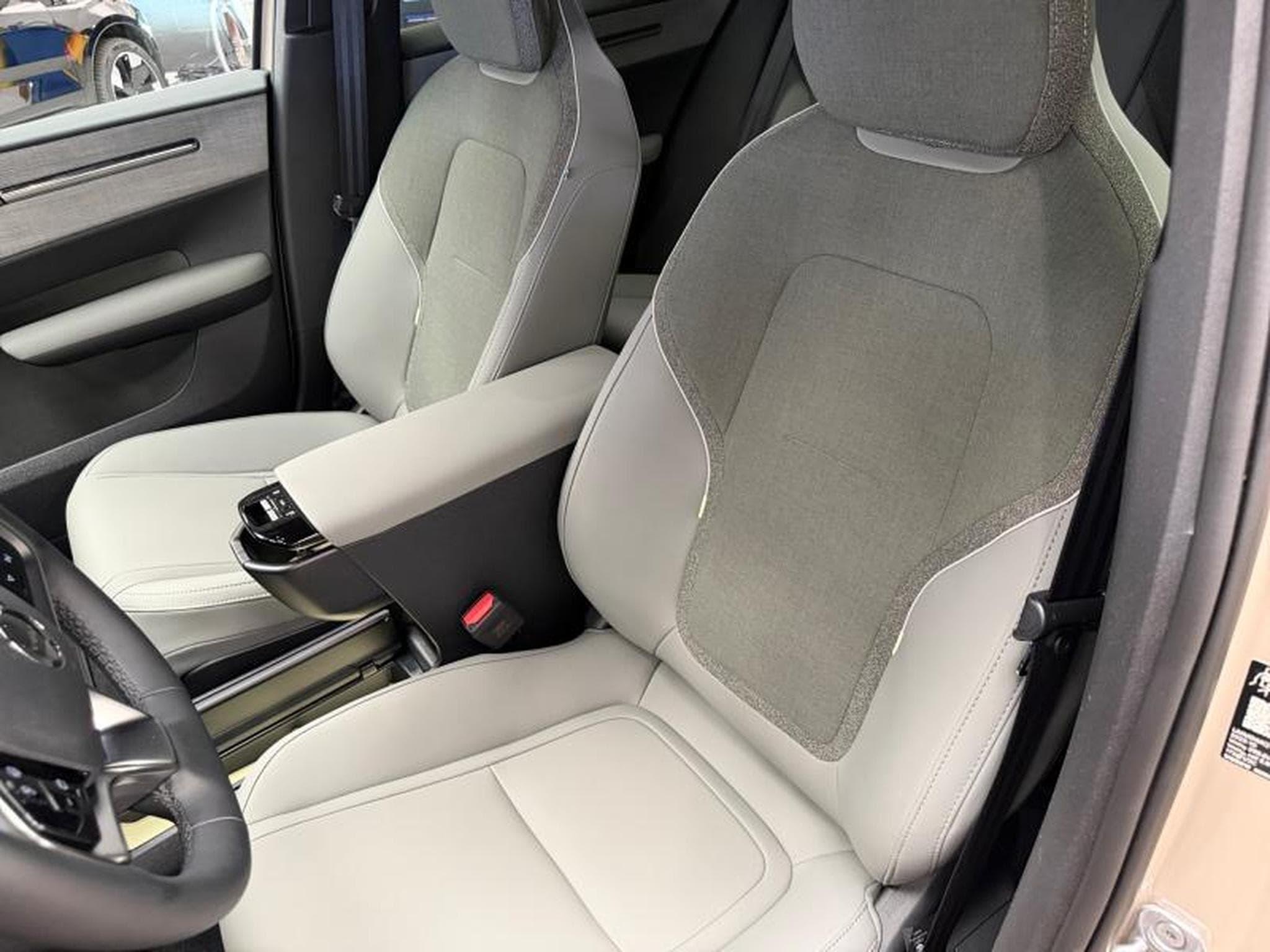 Volvo EX30 Plus BLACK EDITION P5 Long Range / Électrique 2026 (2025) - Photo 24
