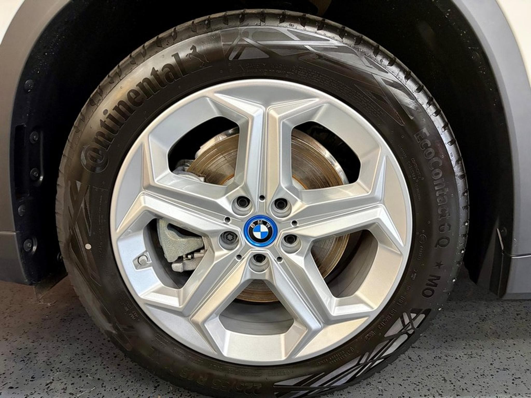 BMW iX1 iX1 306cv xDrive30 Navig/LED/ACC/ALU18/ (2026) - Photo 3