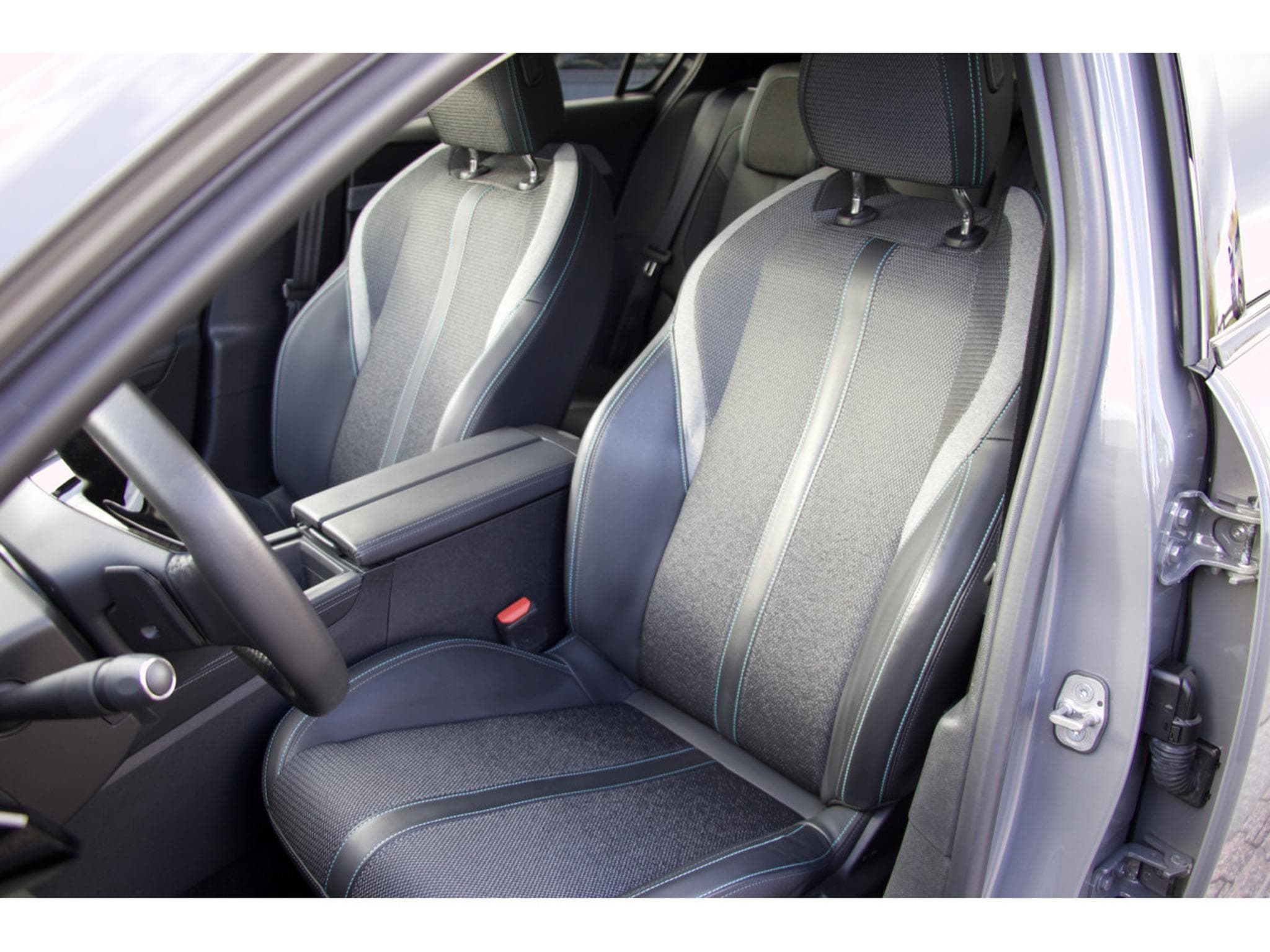 Peugeot 308 1.5 BlueHDi 130 EAT8 Allure ACC 360° Navi LED PDC (2024) - Foto 8