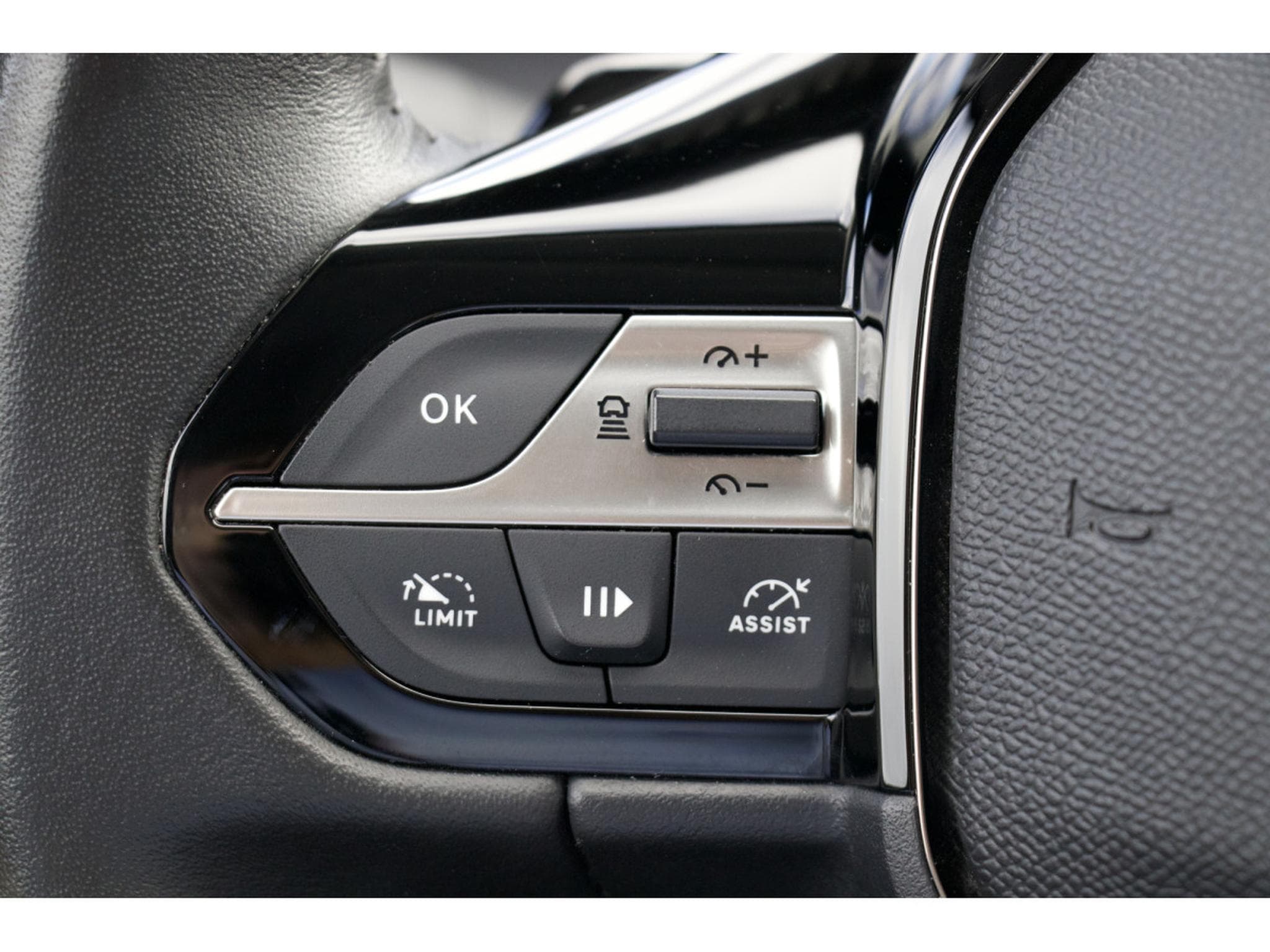 Peugeot 308 1.5 BlueHDi 130 EAT8 Allure ACC 360° Navi LED PDC (2024) - Foto 13