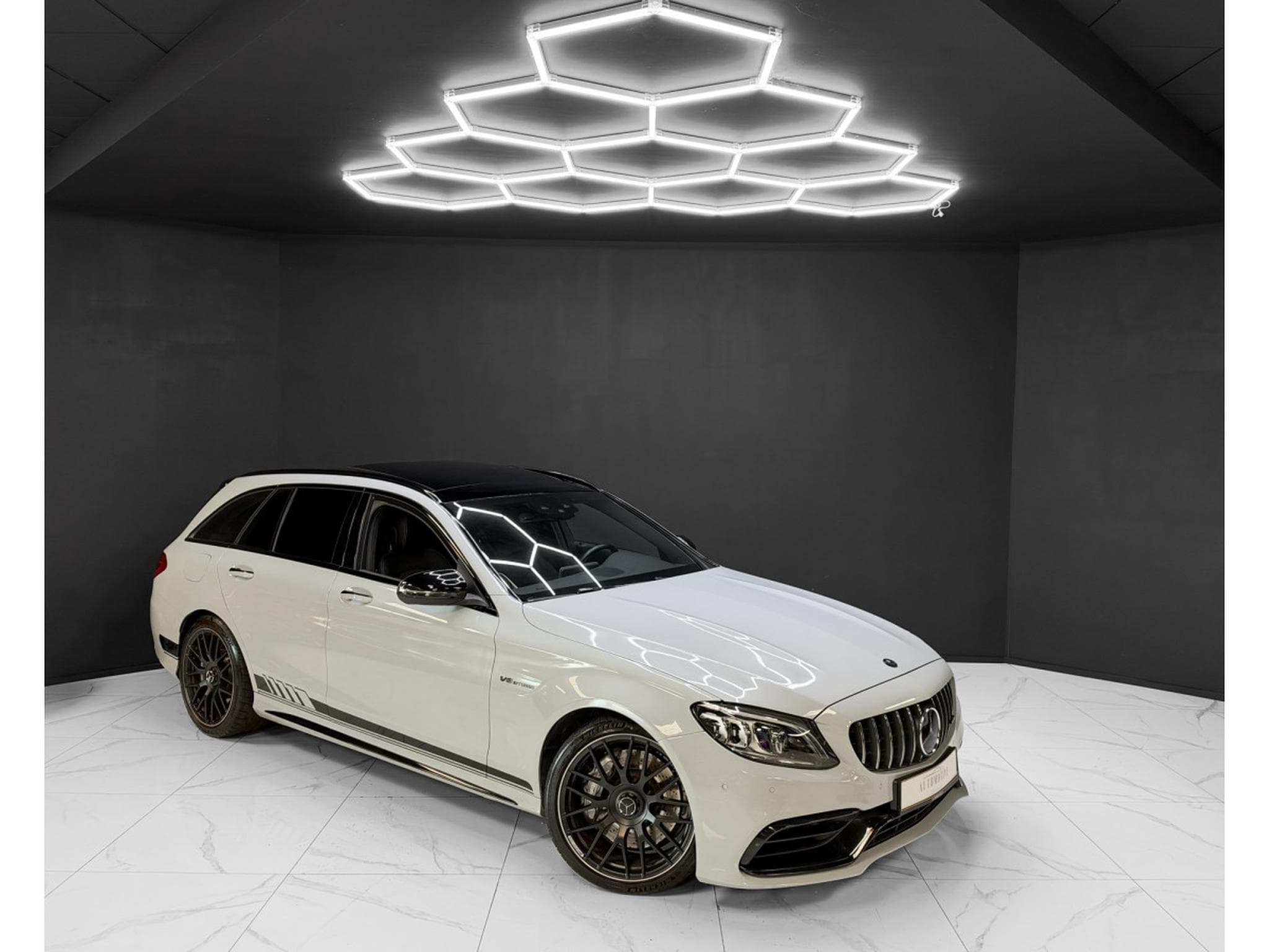 Mercedes C 63 AMG T 4.0 V8 / PANORAMIC / MEMO / LED (2019) - Foto 7