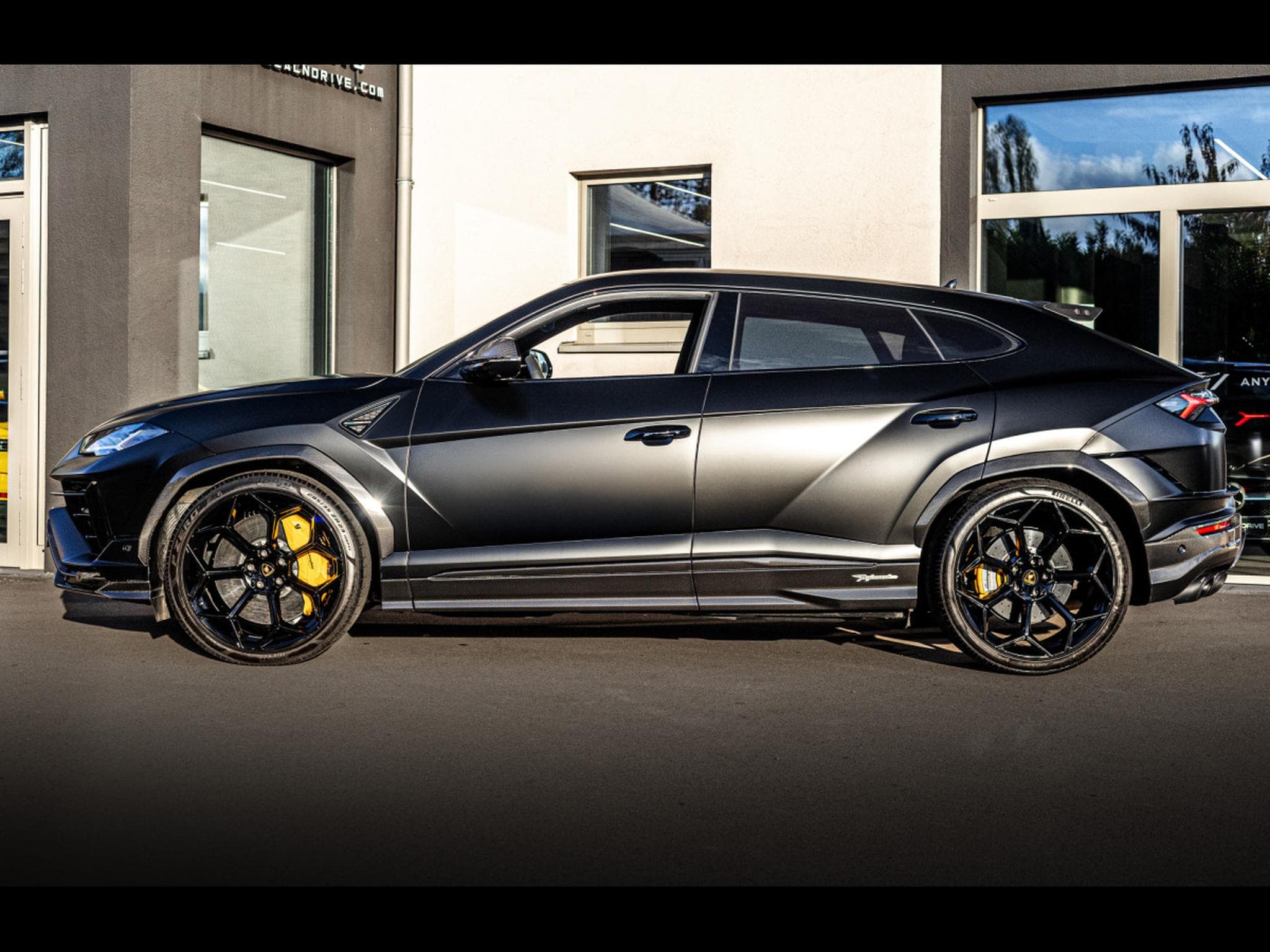 Lamborghini Urus PERFORMANTE 4.0 V8 666 CH - SATIN PPF - AKRAPOVIC (2024) - Foto 2