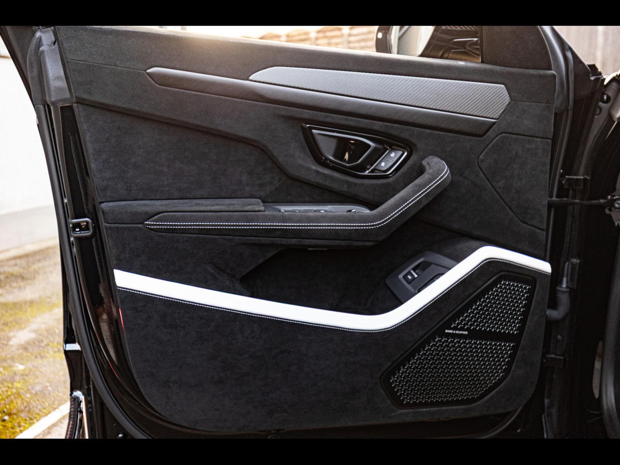 Lamborghini Urus PERFORMANTE 4.0 V8 666 CH - SATIN PPF - AKRAPOVIC (2024) - Foto 8