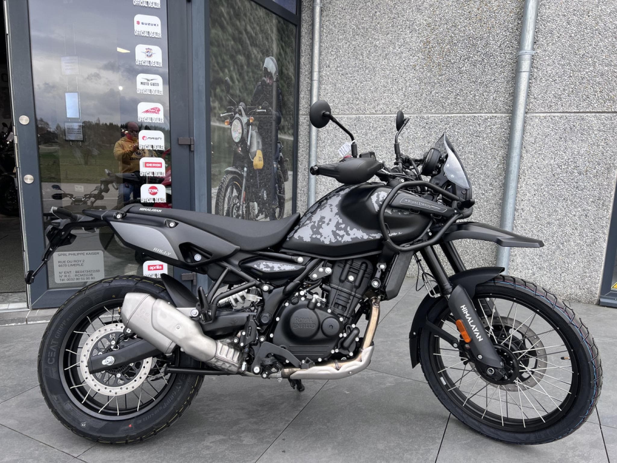 Royal Enfield Himalayan 450 Mana black (2024) - Photo 1