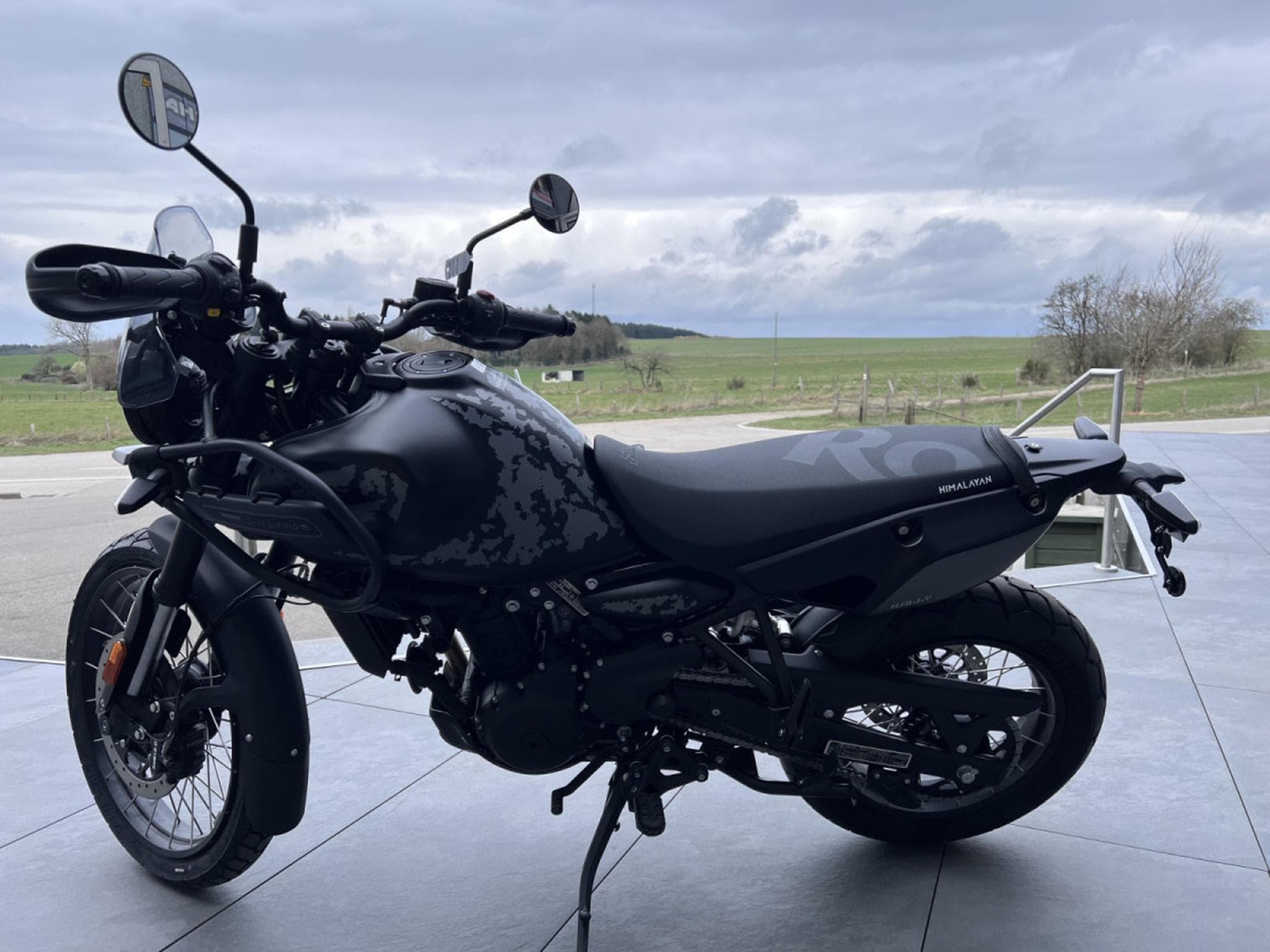 Royal Enfield Himalayan 450 Mana black (2024) - Photo 4