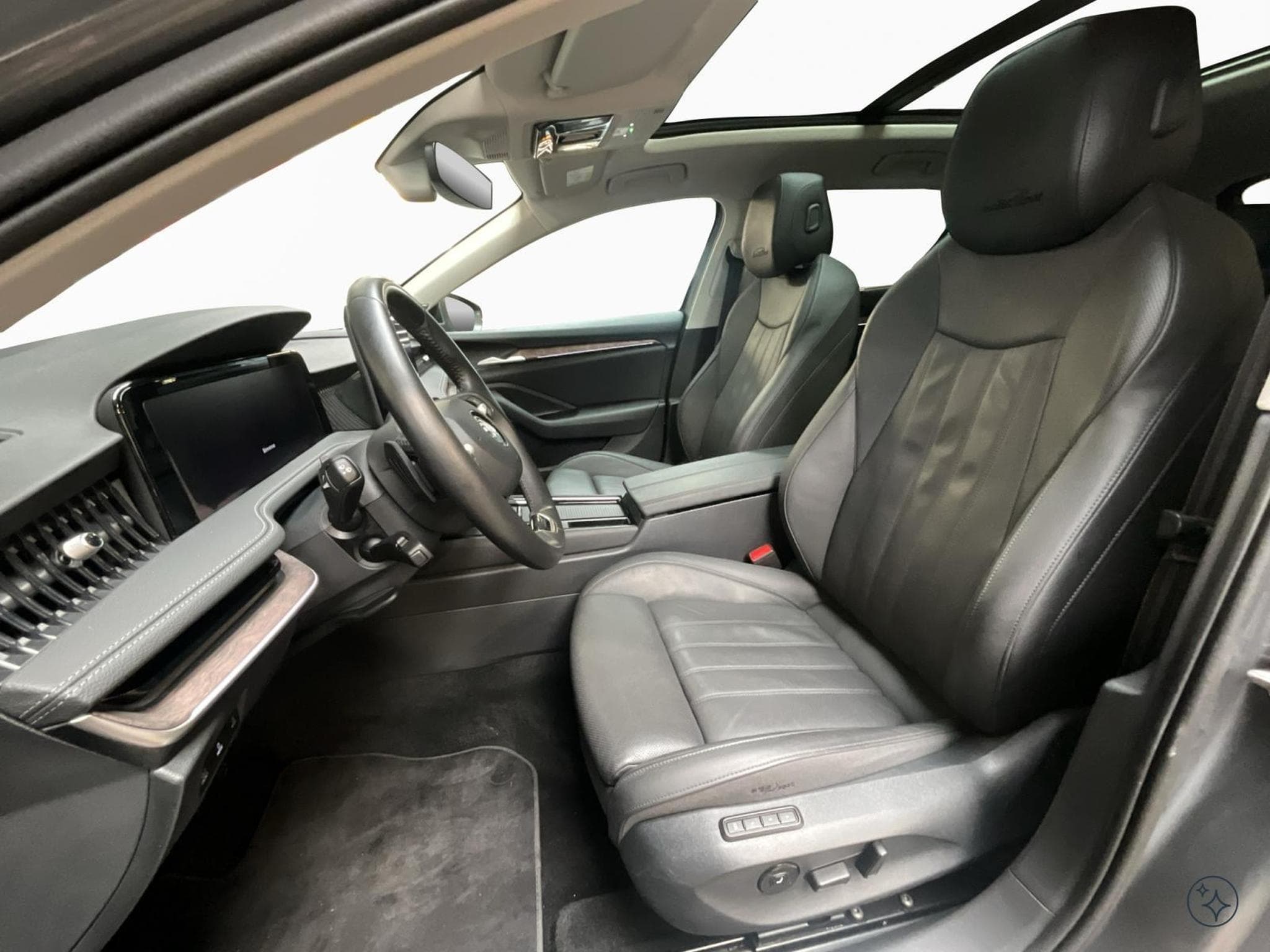 Skoda Superb L&K+DSG+4x4+Stand-Heizung+LM19+AHK+P.Launch+Pano+Led (2024) - Photo 9