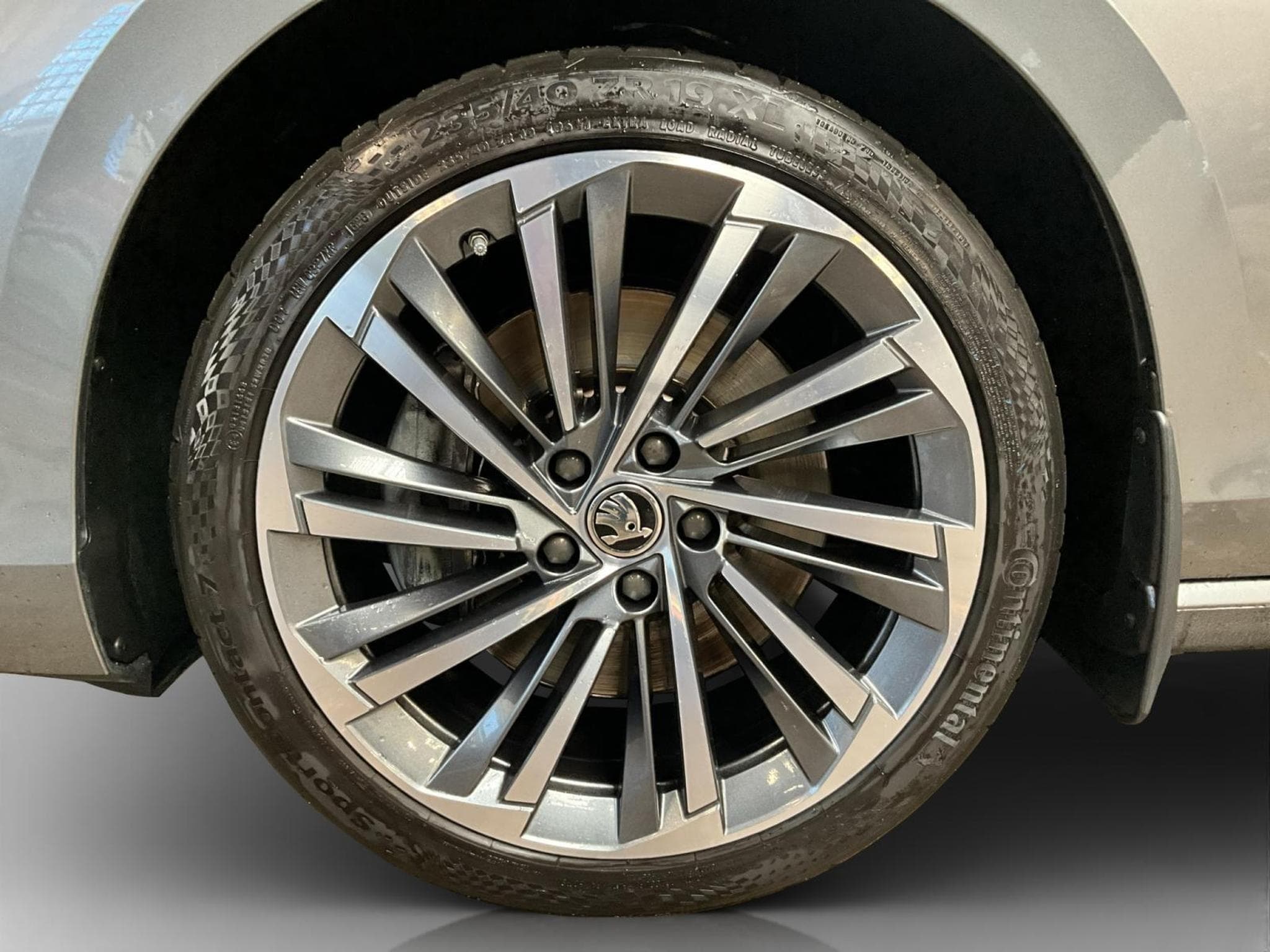 Skoda Superb L&K+DSG+4x4+Stand-Heizung+LM19+AHK+P.Launch+Pano+Led (2024) - Photo 8