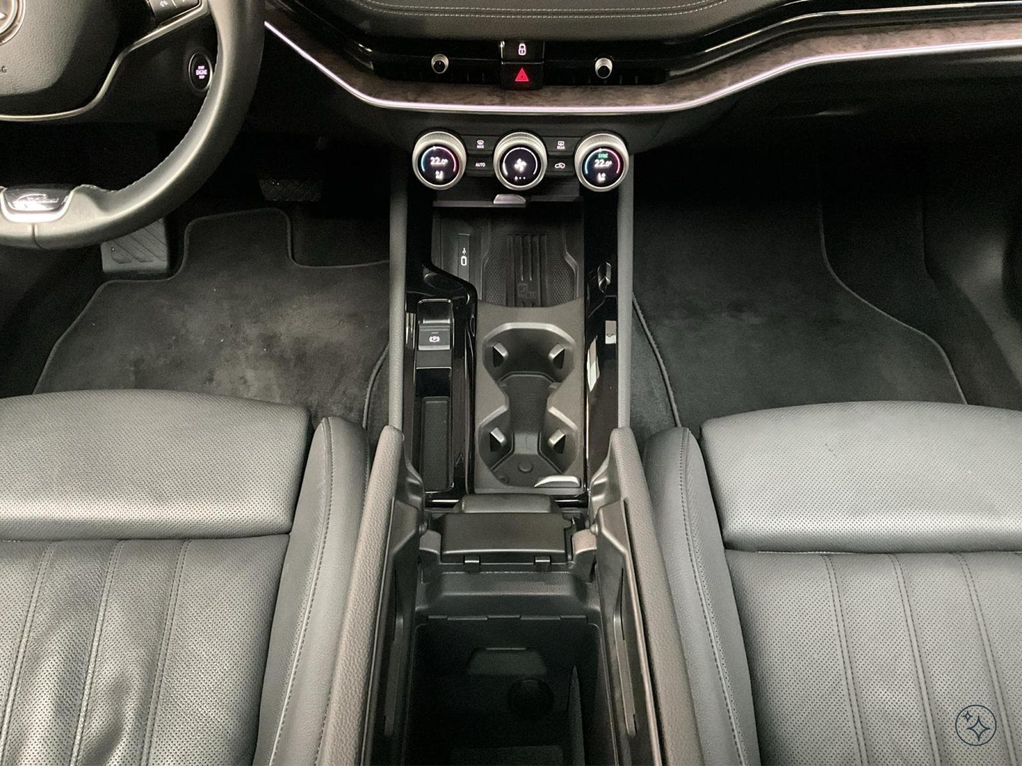Skoda Superb L&K+DSG+4x4+Stand-Heizung+LM19+AHK+P.Launch+Pano+Led (2024) - Photo 12