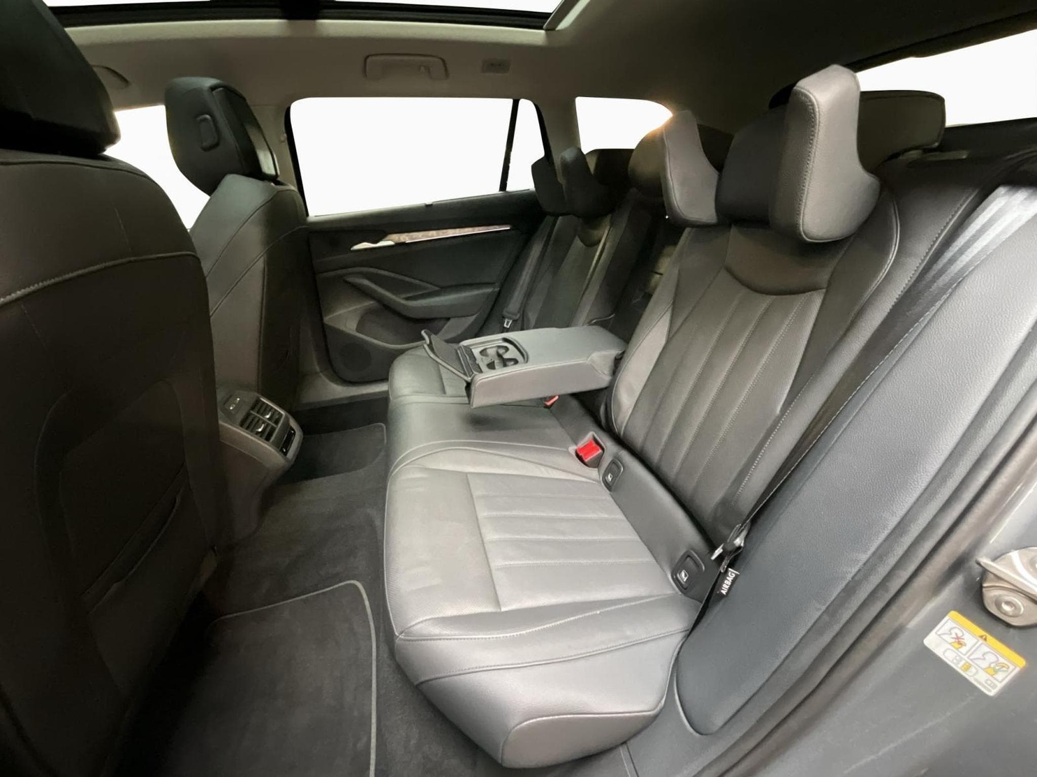 Skoda Superb L&K+DSG+4x4+Stand-Heizung+LM19+AHK+P.Launch+Pano+Led (2024) - Photo 16
